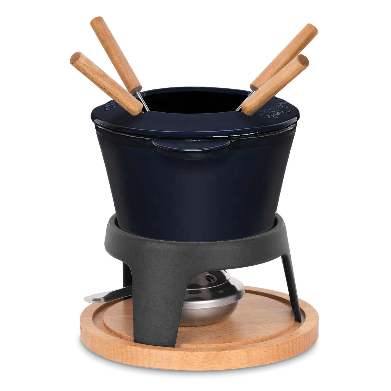 Ein dunkelblauer Fonduetopf mit Holzgriffen und Gabeln auf einem Holzsockel.
