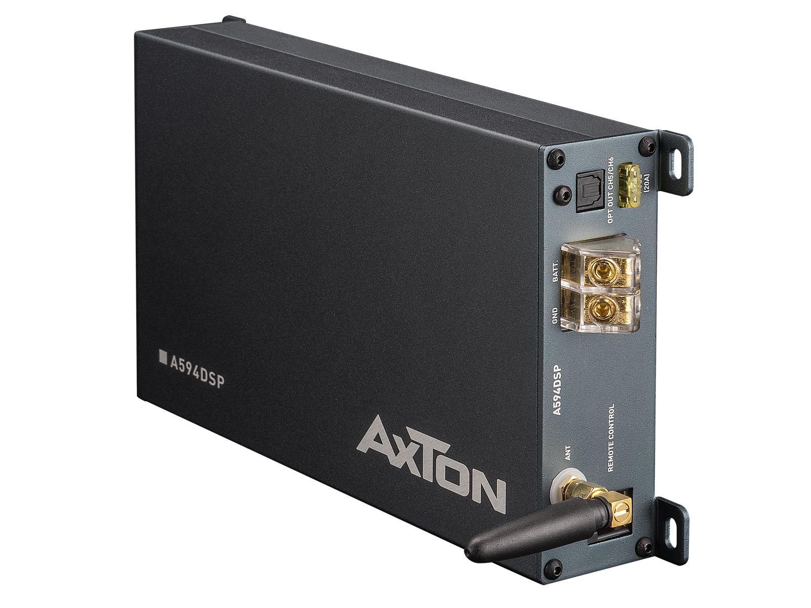 Ein schwarzer Axton A594DSP Auto-Audioverstärker. Der Verstärker hat mehrere Anschlüsse und eine Antenne.