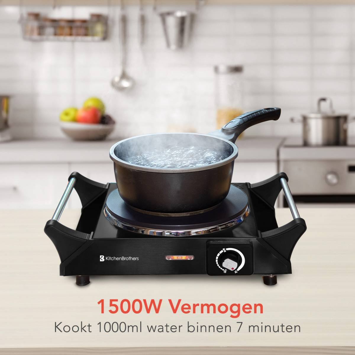 Plaque chauffante électrique noire avec une casserole d'eau bouillante, avec commandes.