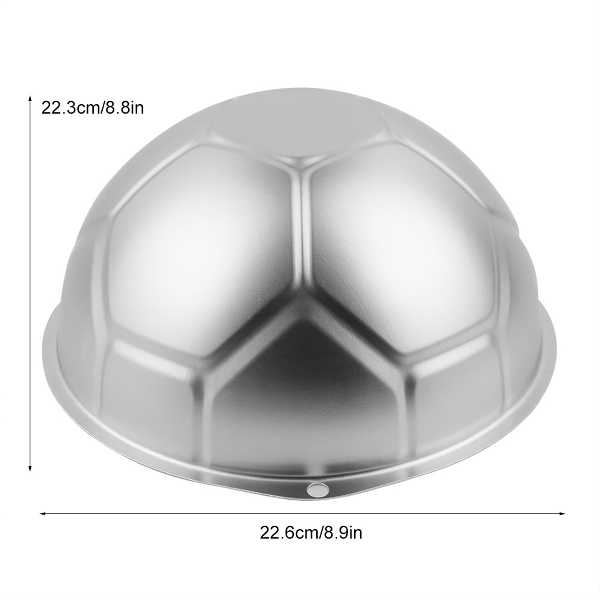 Eine silberne Kuchenform in Form eines Fussballs, mit Maßangaben in cm und Zoll.