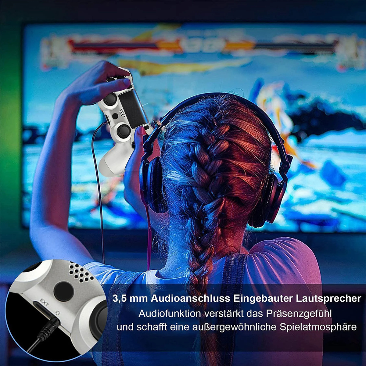 Eine Person spielt ein Videospiel mit schwarzen Kopfhörern und einem weißen Controller.