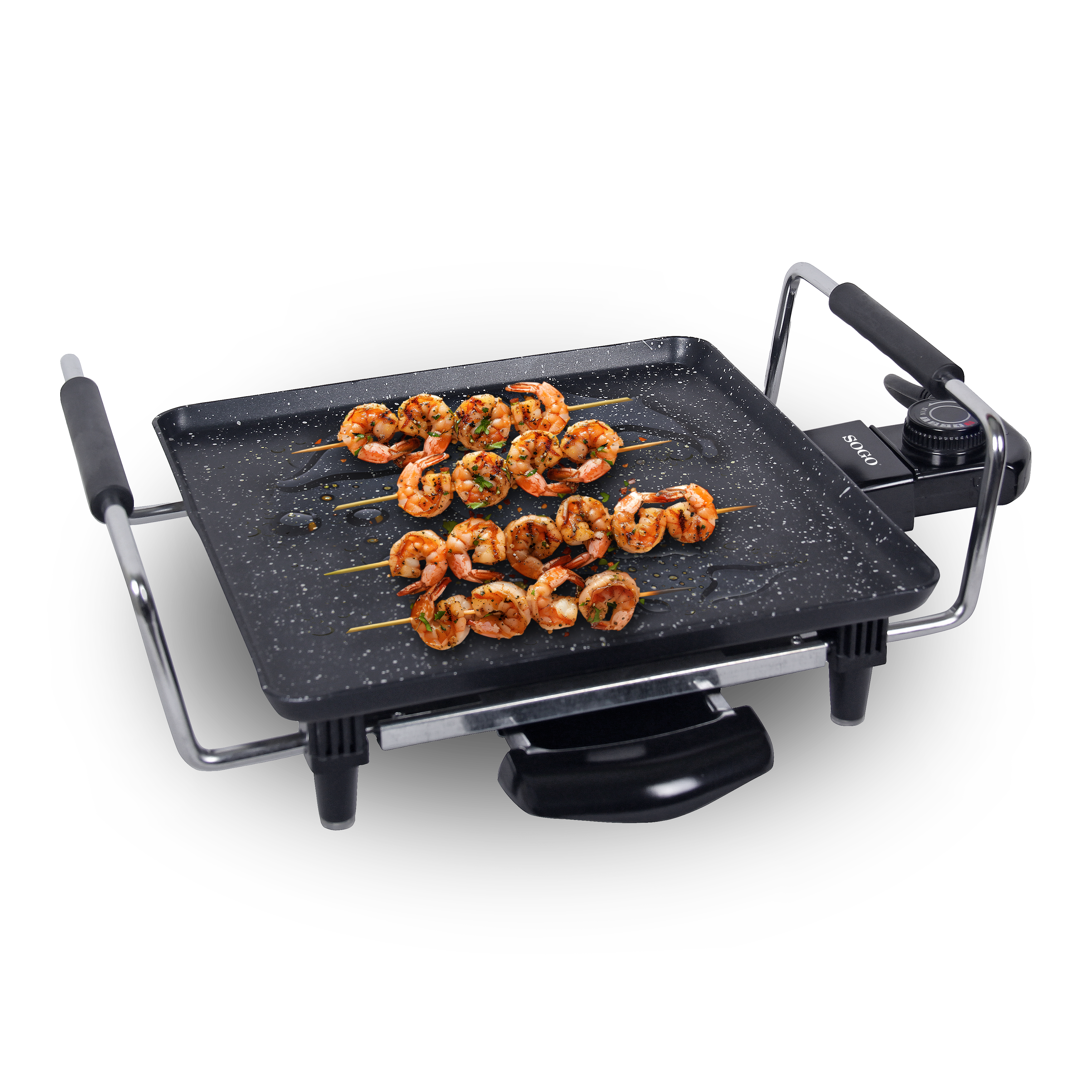 Elektrischer Grill mit gegrillten Garnelenspießen. Der Grill ist schwarz und hat ein Heizelement und Bedienelemente.