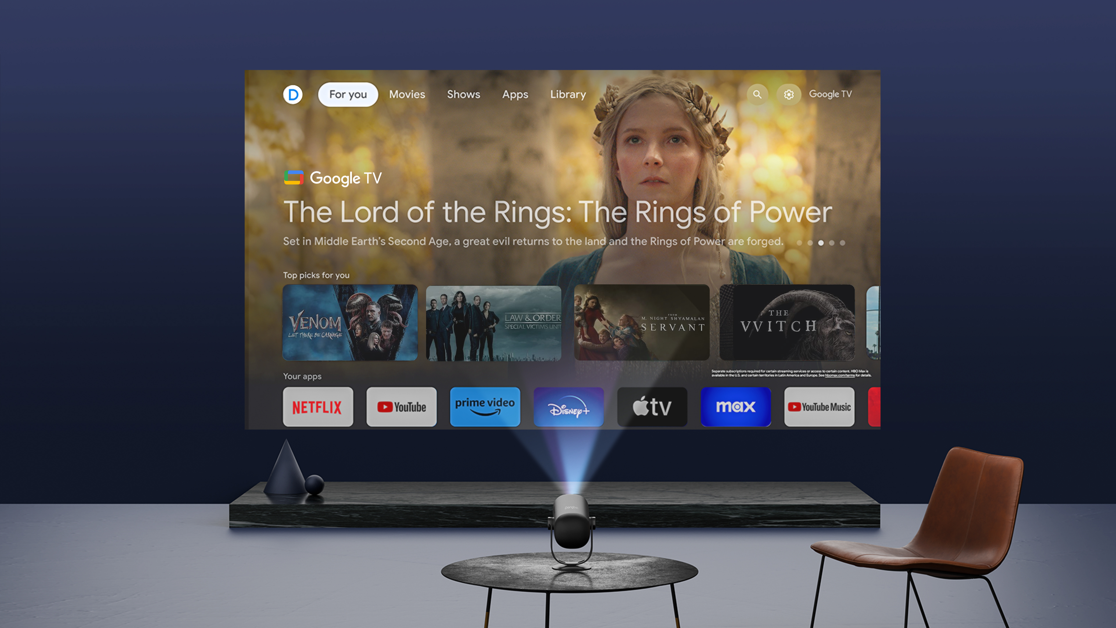 Projektor wyświetlający ekran filmowy. Ekran wyświetla plakat filmowy z przytulnym pokojem w tle.