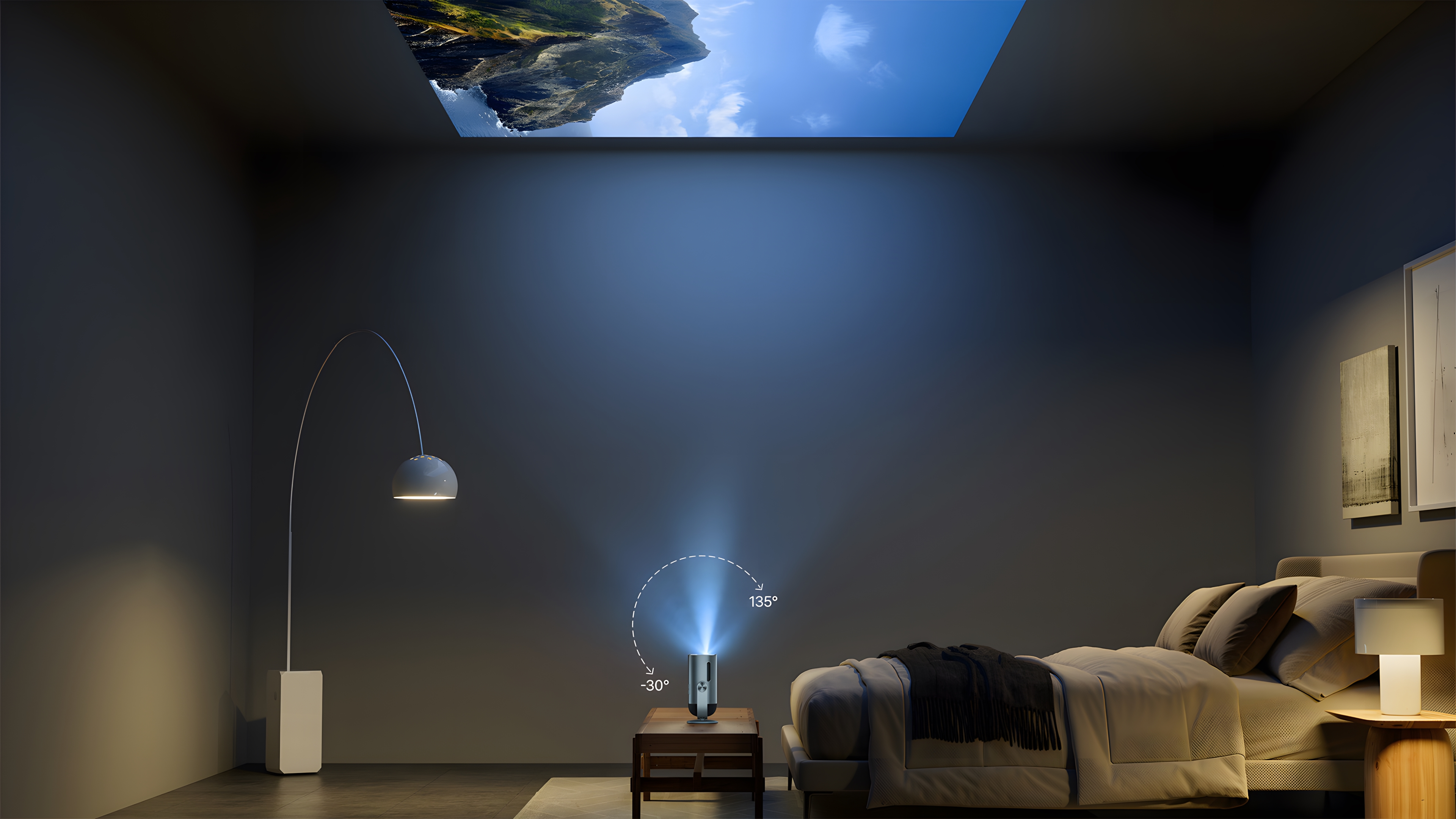 Projektor na stole wyświetlający obraz na suficie. W tle łóżko i lampa.