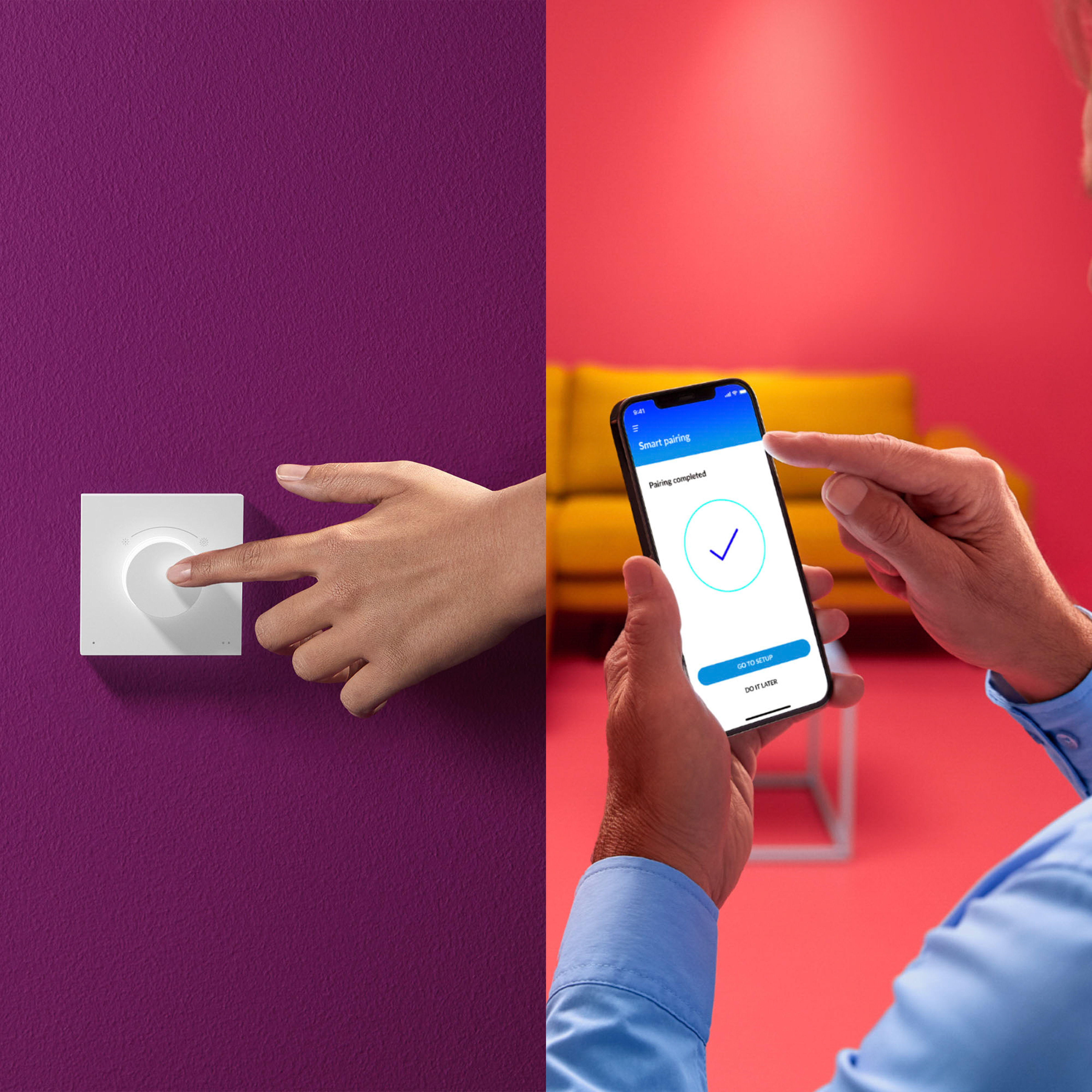 Twee afbeeldingen. Links: persoon die een witte lichtschakelaar aanraakt. Rechts: persoon die een smartphone met een vinkje aanraakt.