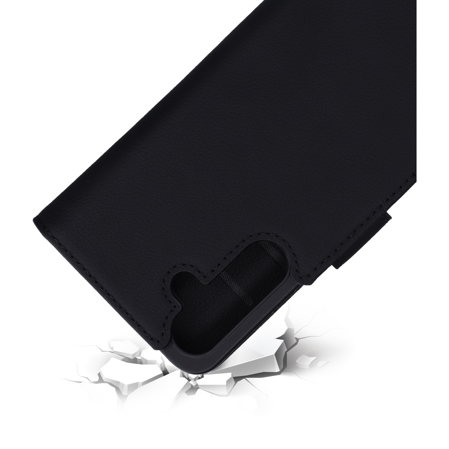 Zwarte telefoonhoes met beschadigingseffect. Hoesje ligt op een gebroken oppervlak.