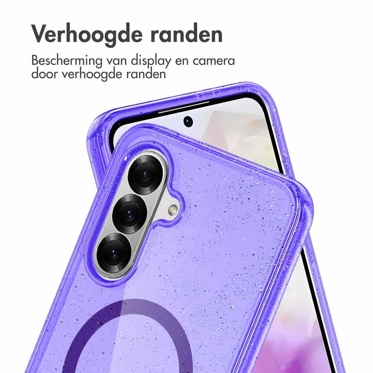 Gros plan sur une coque de téléphone violette avec un téléphone à l'intérieur. Le téléphone a trois caméras, la coque un anneau.