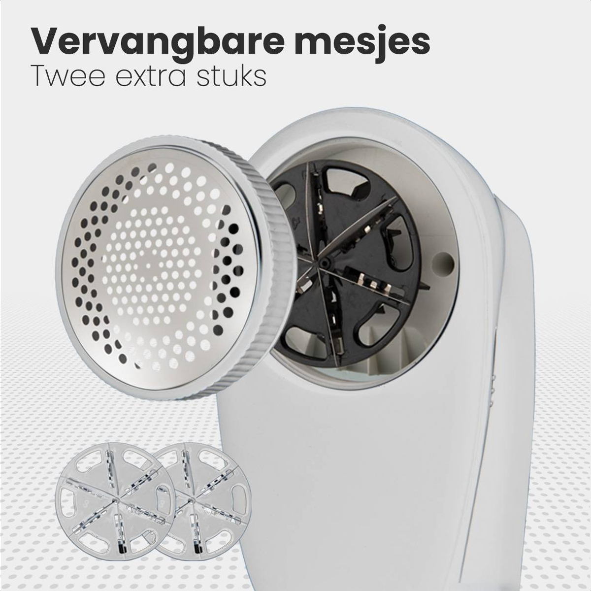 Een witte stoffenscheerapparaat met twee extra mesjes en een afneembare kop met gaten.