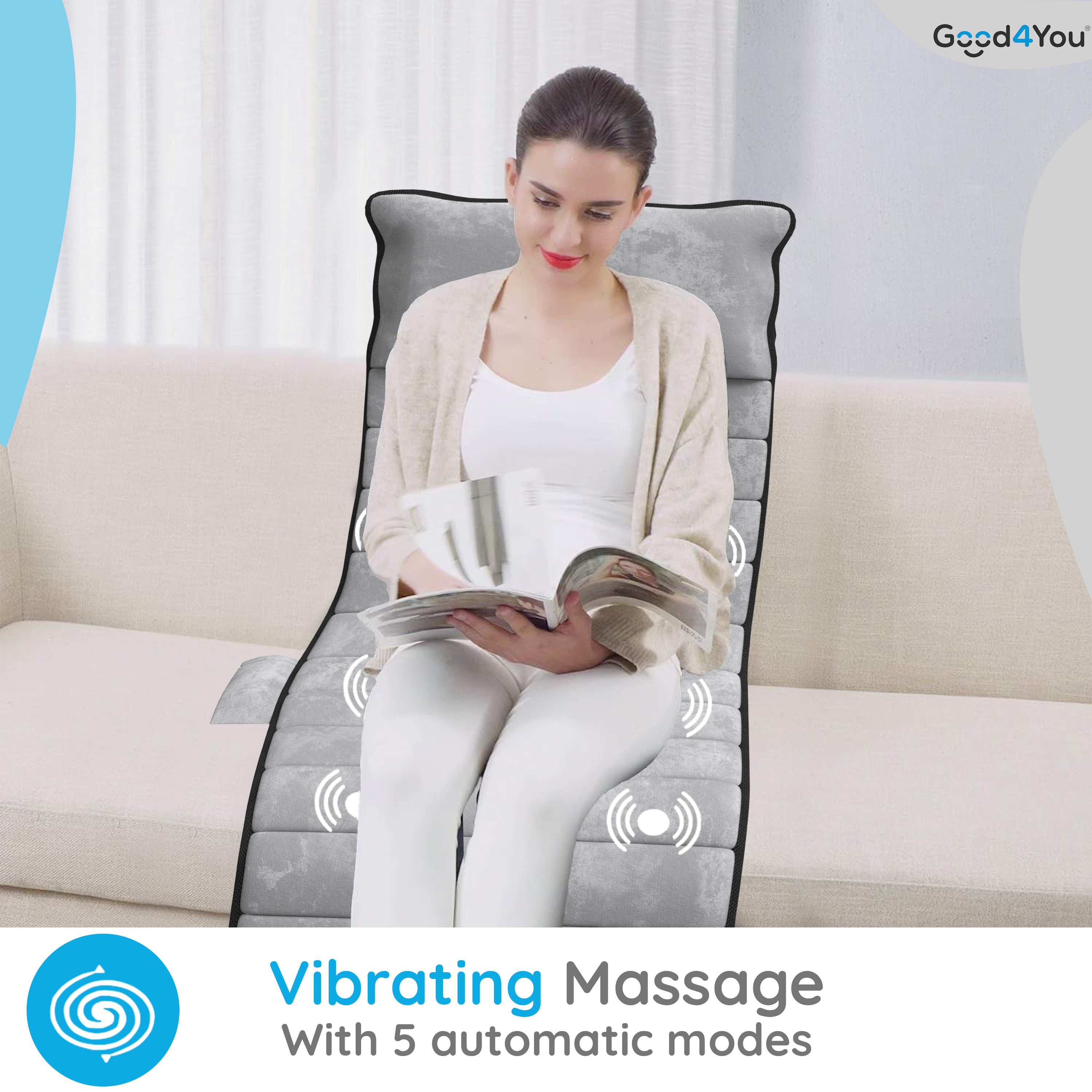 Eine Frau liest Zeitschrift, sitzend auf grauen Massagekissen auf Sofa. Massage-Icons darauf.