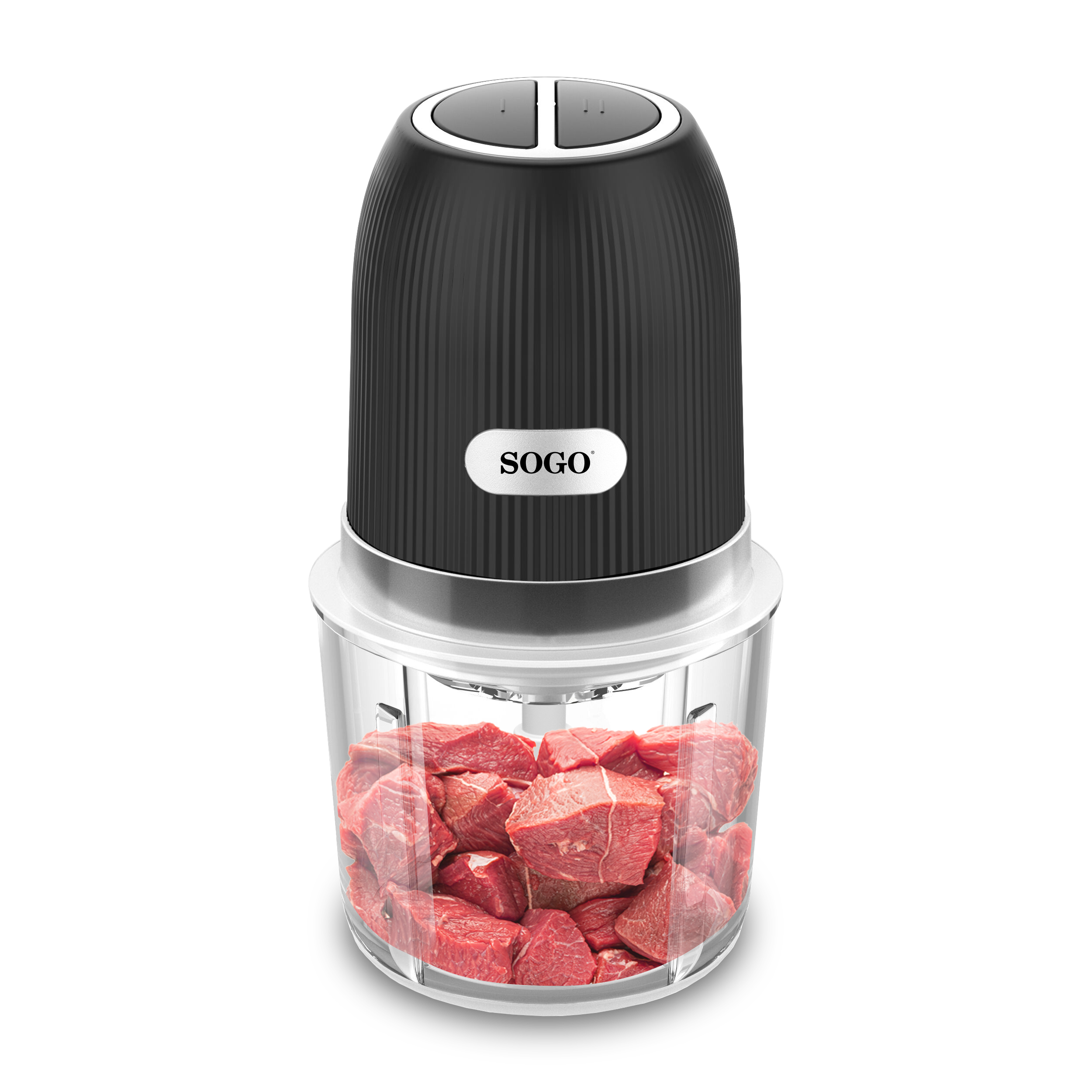 Picadora de alimentos negra y transparente con cubos de carne roja visibles dentro del recipiente.