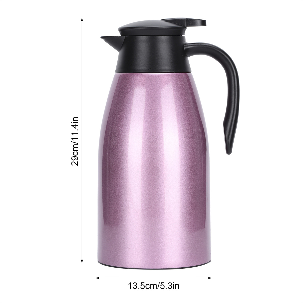 Eine rosa isolierte Karaffe mit schwarzem Griff und Deckel. Die Größe wird mit 29 cm und 13,5 cm angegeben.
