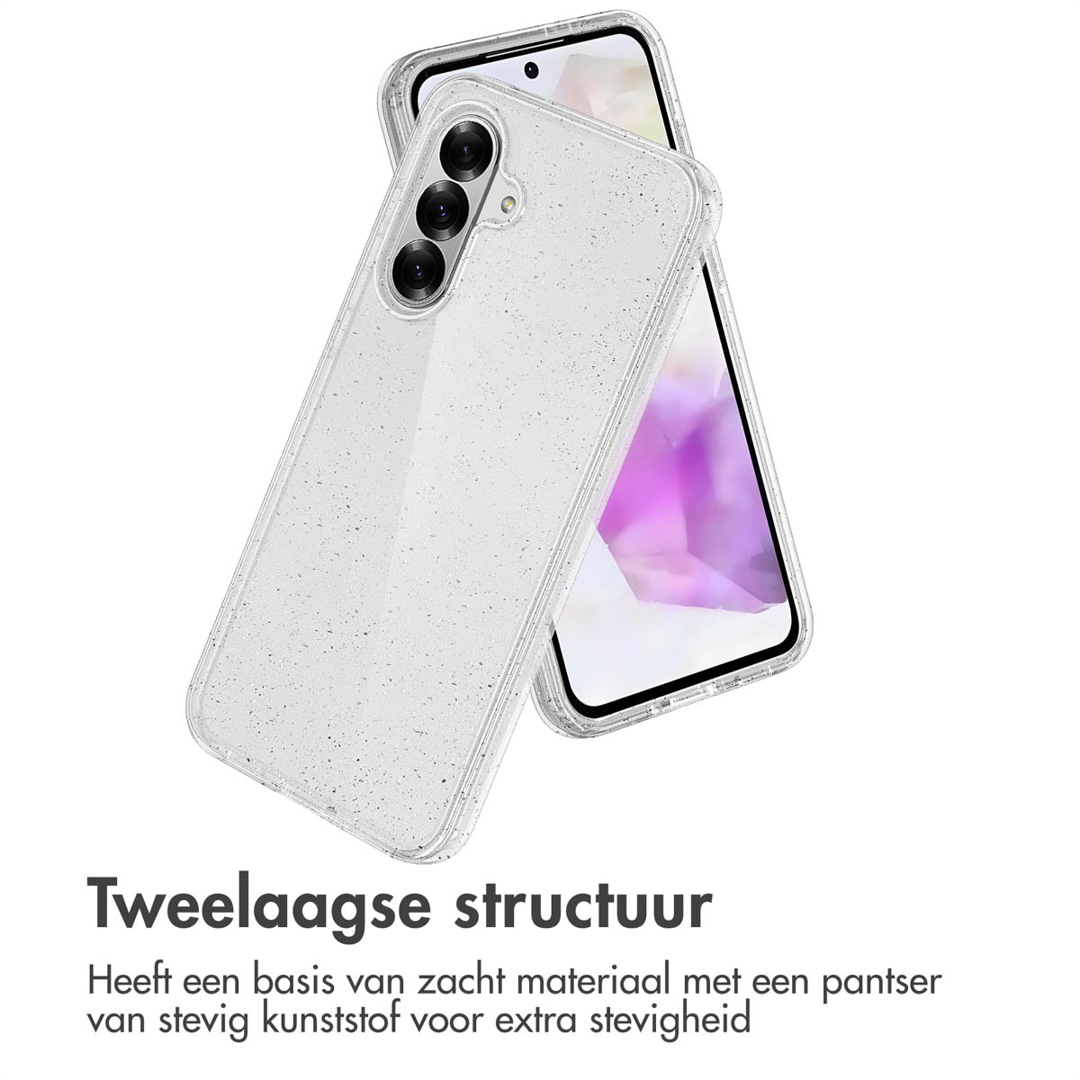 Een doorzichtige telefoonhoes met glitter op een telefoon met drie cameralenzen.