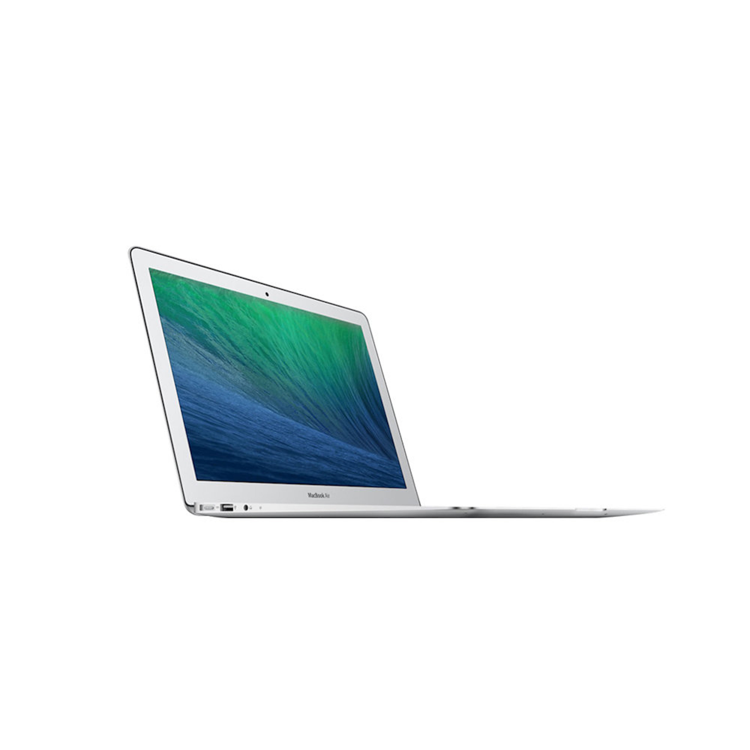 Seitenansicht eines silbernen MacBook Air Laptops auf weißem Hintergrund.