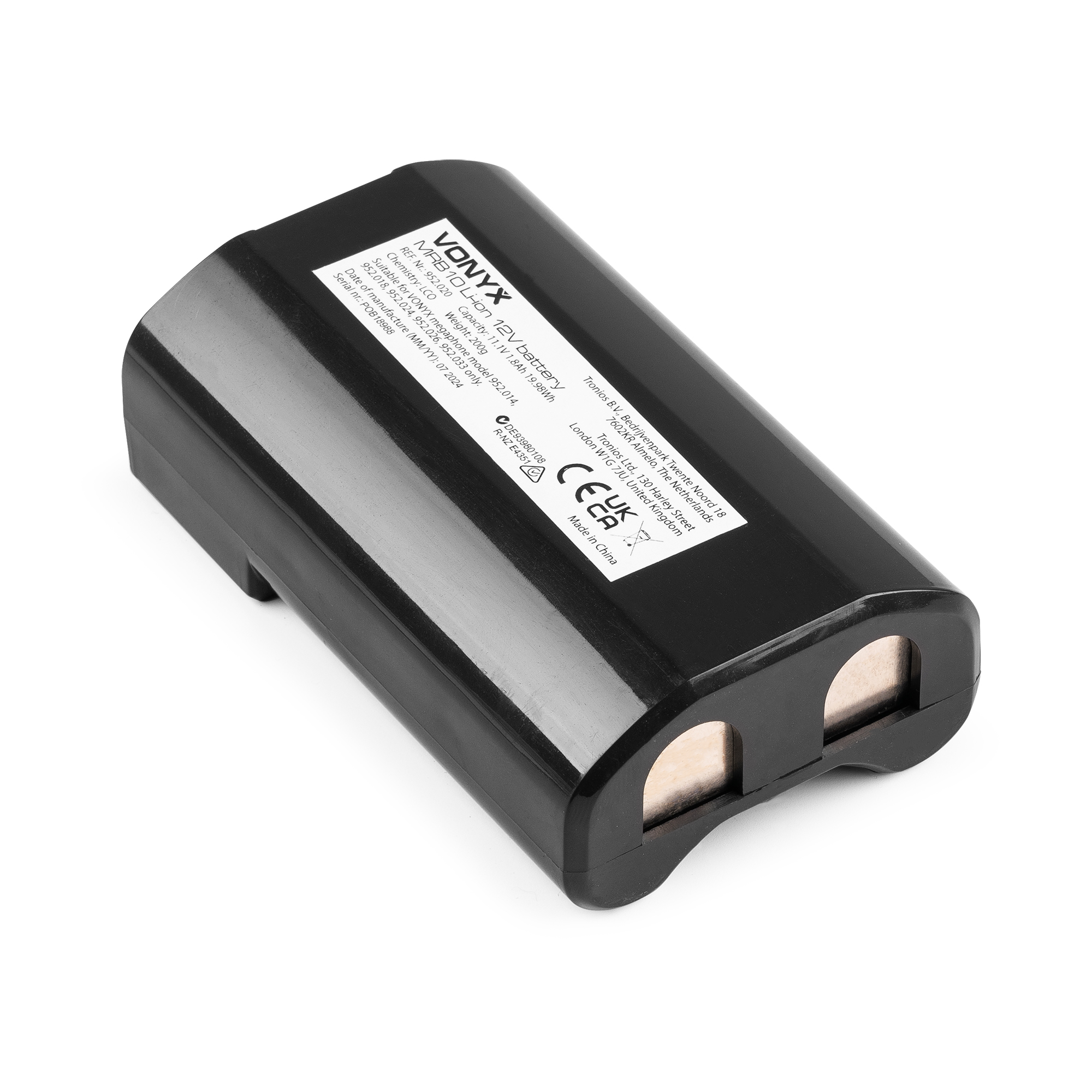 Een zwart, rechthoekig accupakket met labels en twee metalen contactpunten.