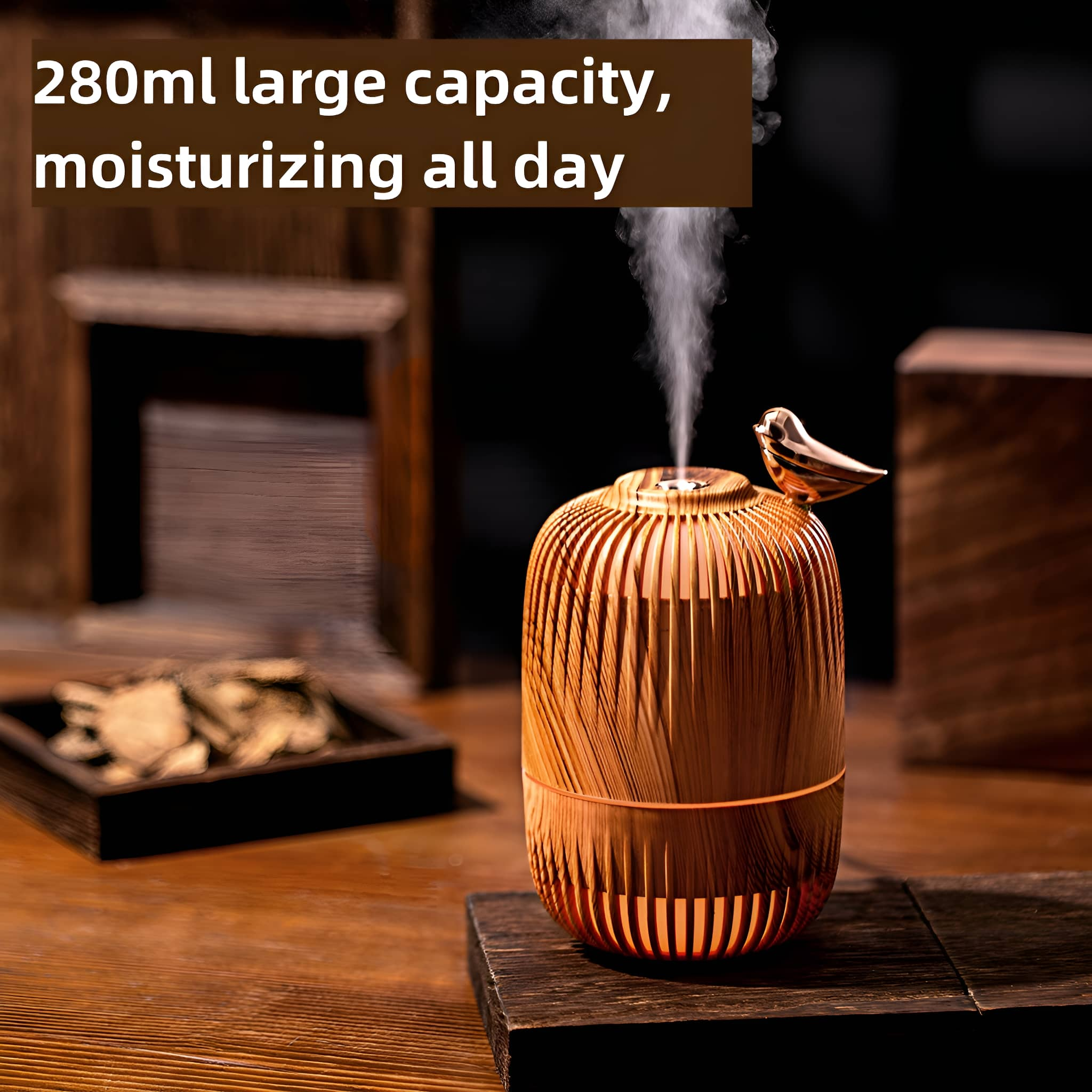 Aromadiffusor aus Holz mit Dampf. Braunes Holzmaserungsdesign. Vogelform. Dampf steigt auf.