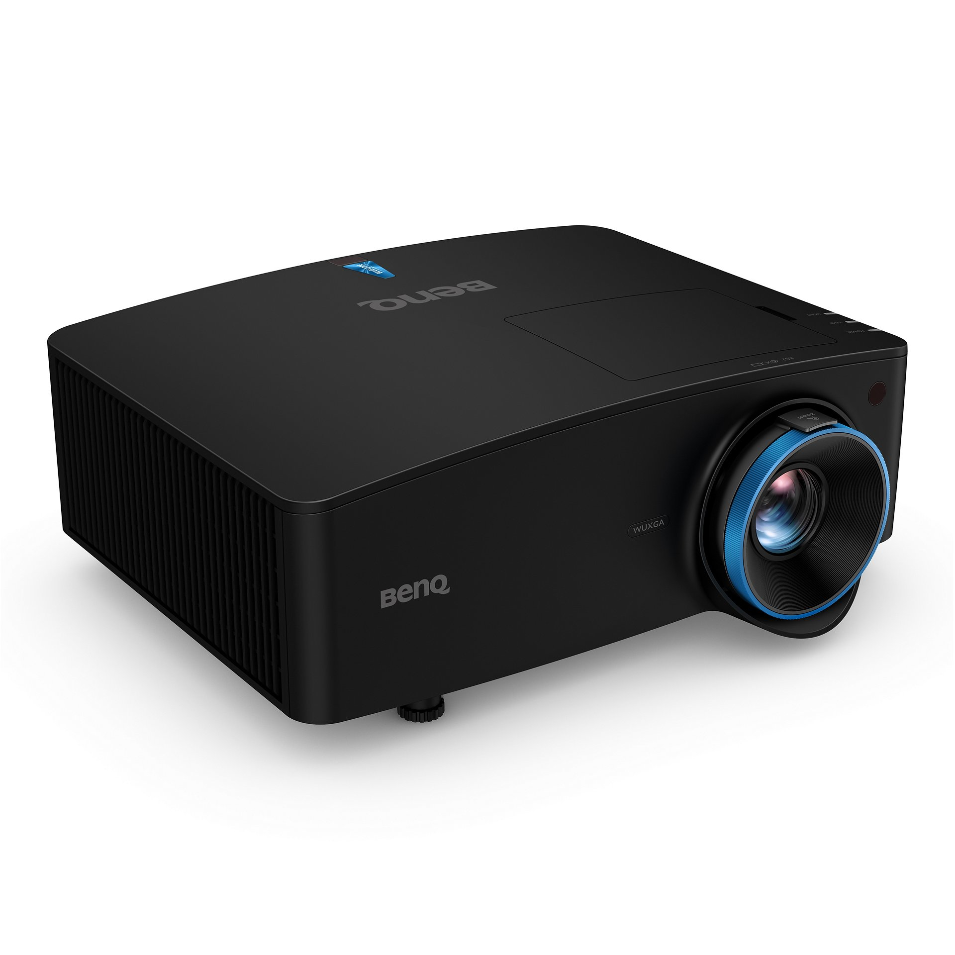 Proyector BenQ negro con detalles azules, vista en ángulo sobre una superficie blanca.