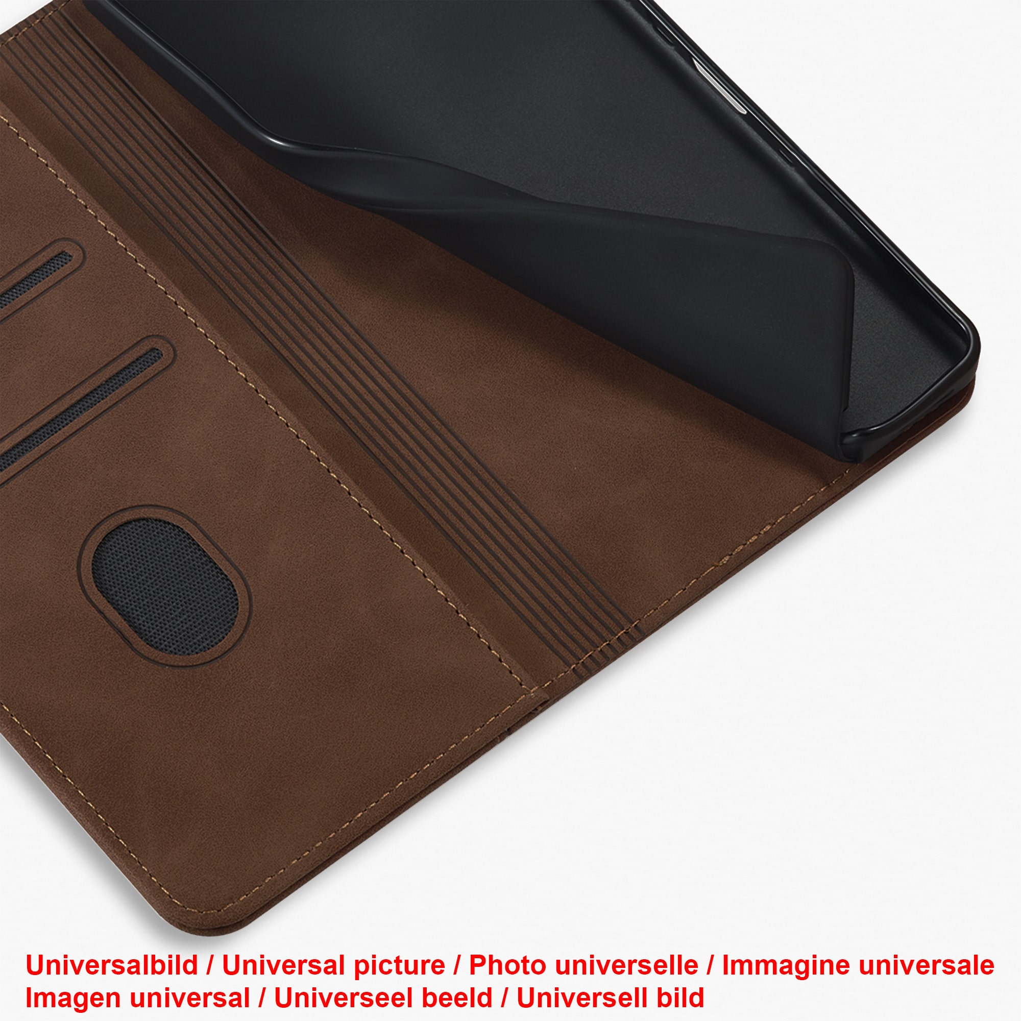 Eine braune Leder-Handyhülle mit einem schwarzen Telefon darin. Die Hülle ist offen und zeigt das Telefon und Kartenfächer.
