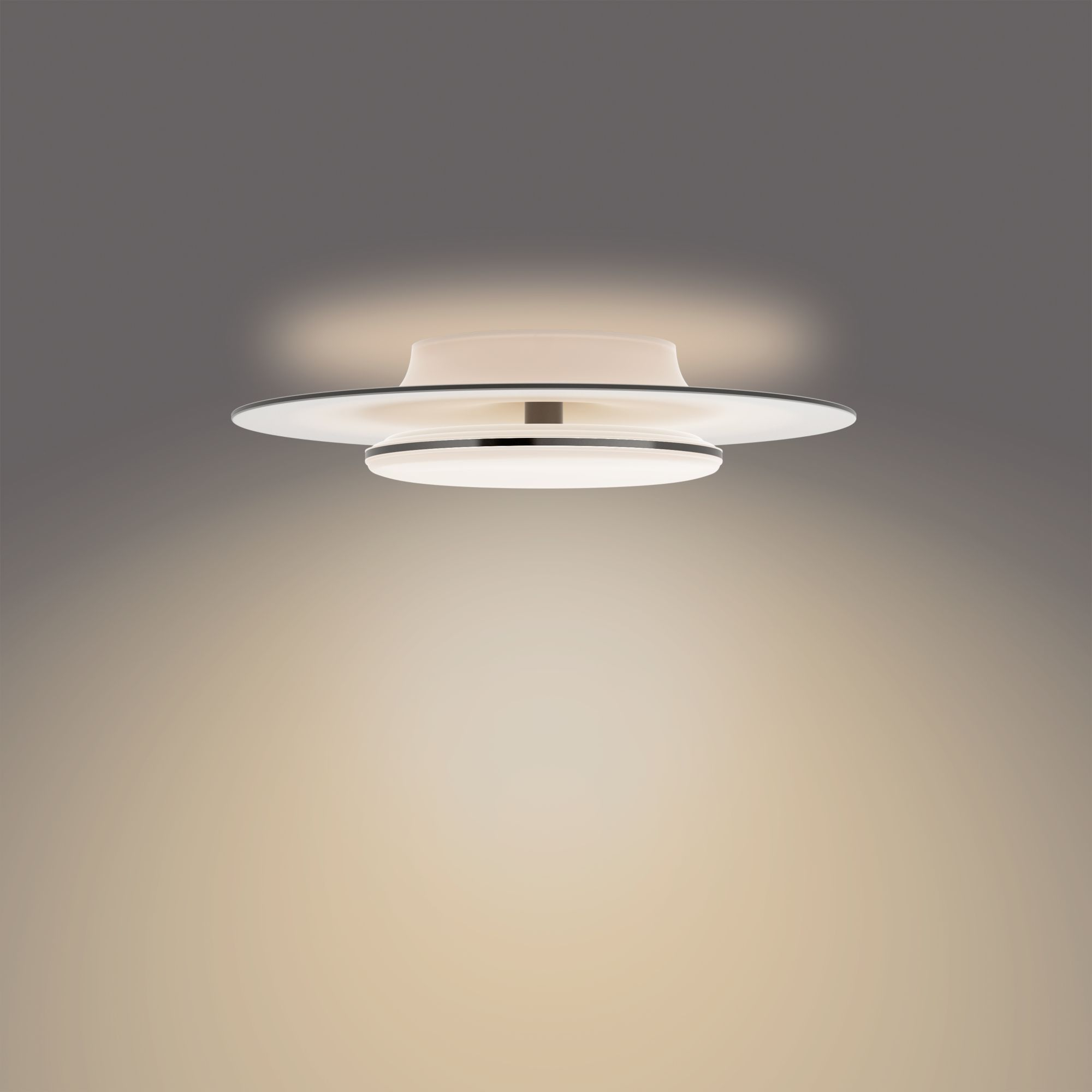Lampada da soffitto con due pannelli bianchi circolari e elemento centrale scuro.
