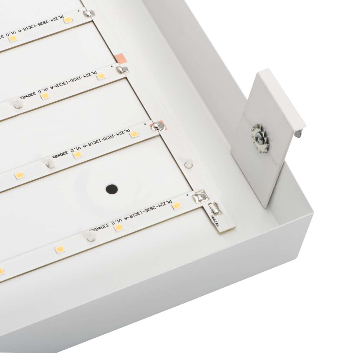Vista interna di un apparecchio di illuminazione bianco, che mostra strisce LED.