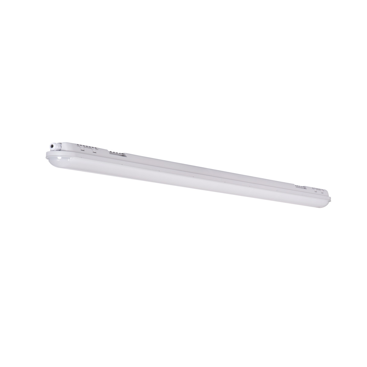 Un long luminaire fluorescent linéaire blanc, isolé sur fond blanc. Il est légèrement incliné.