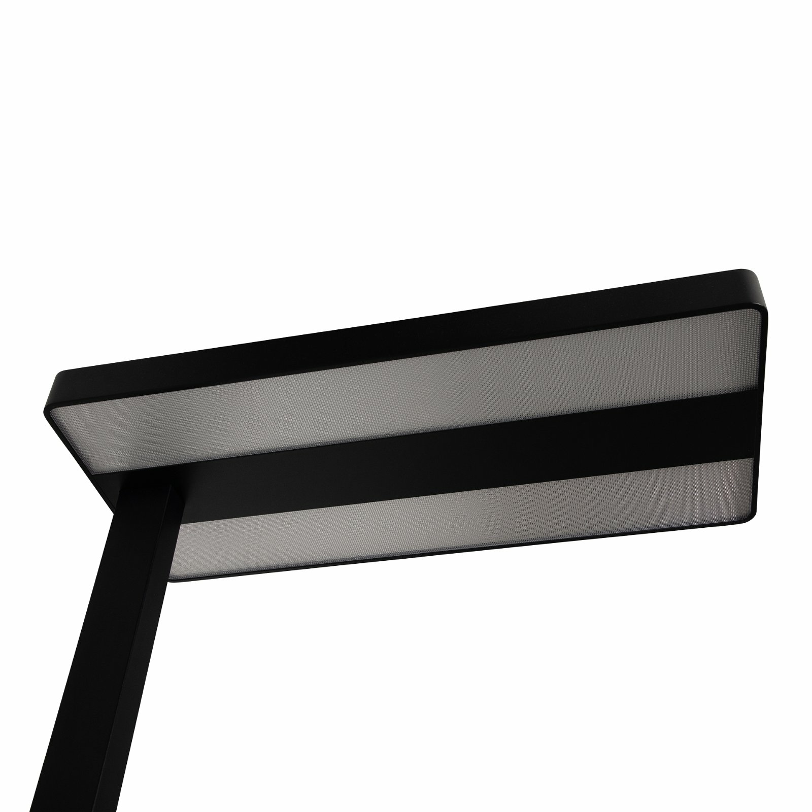 Lámpara negra, rectangular con superficie texturizada, en ángulo desde un soporte negro.