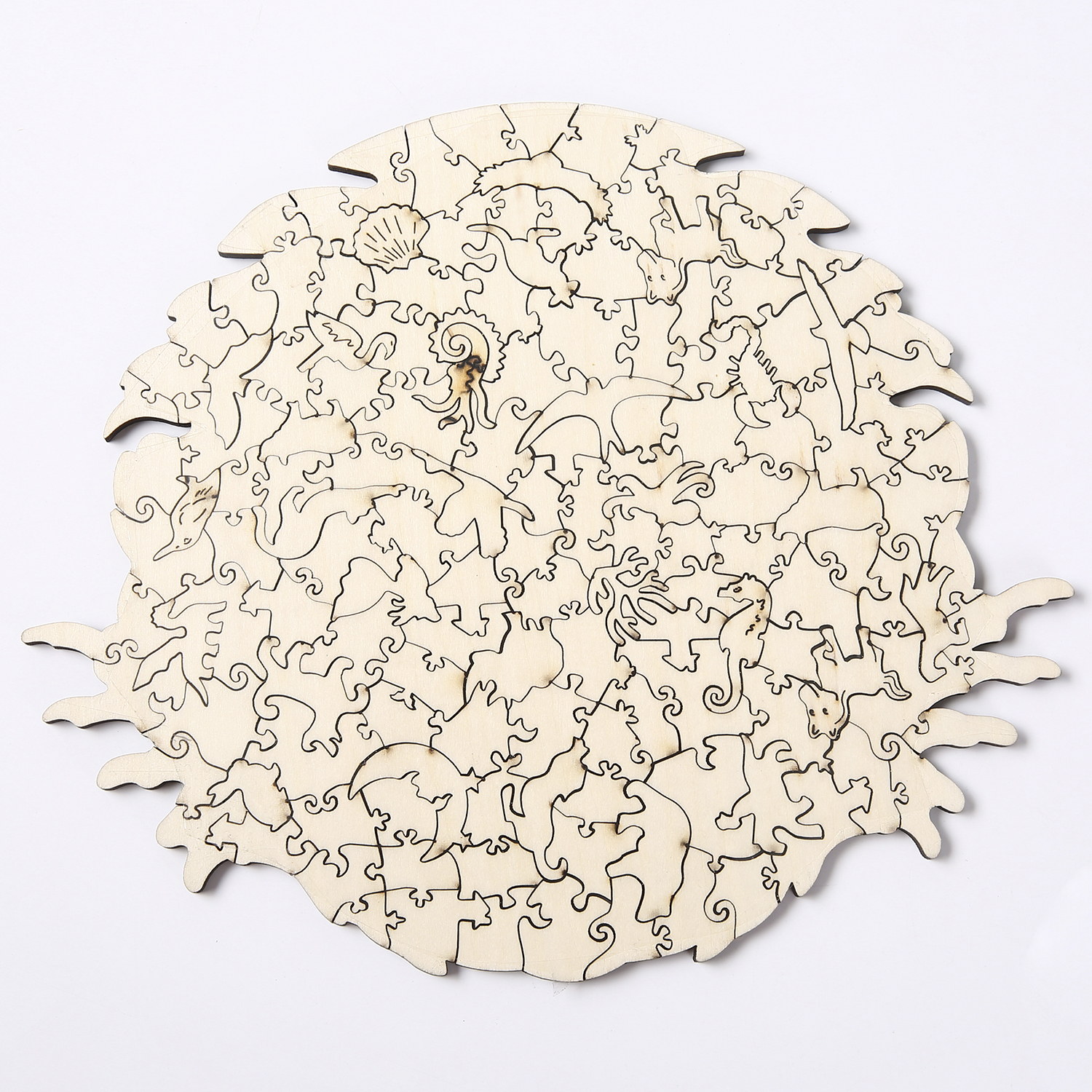 Puzzle in legno con forme di animali. Pezzi ad incastro formano una forma rotonda.