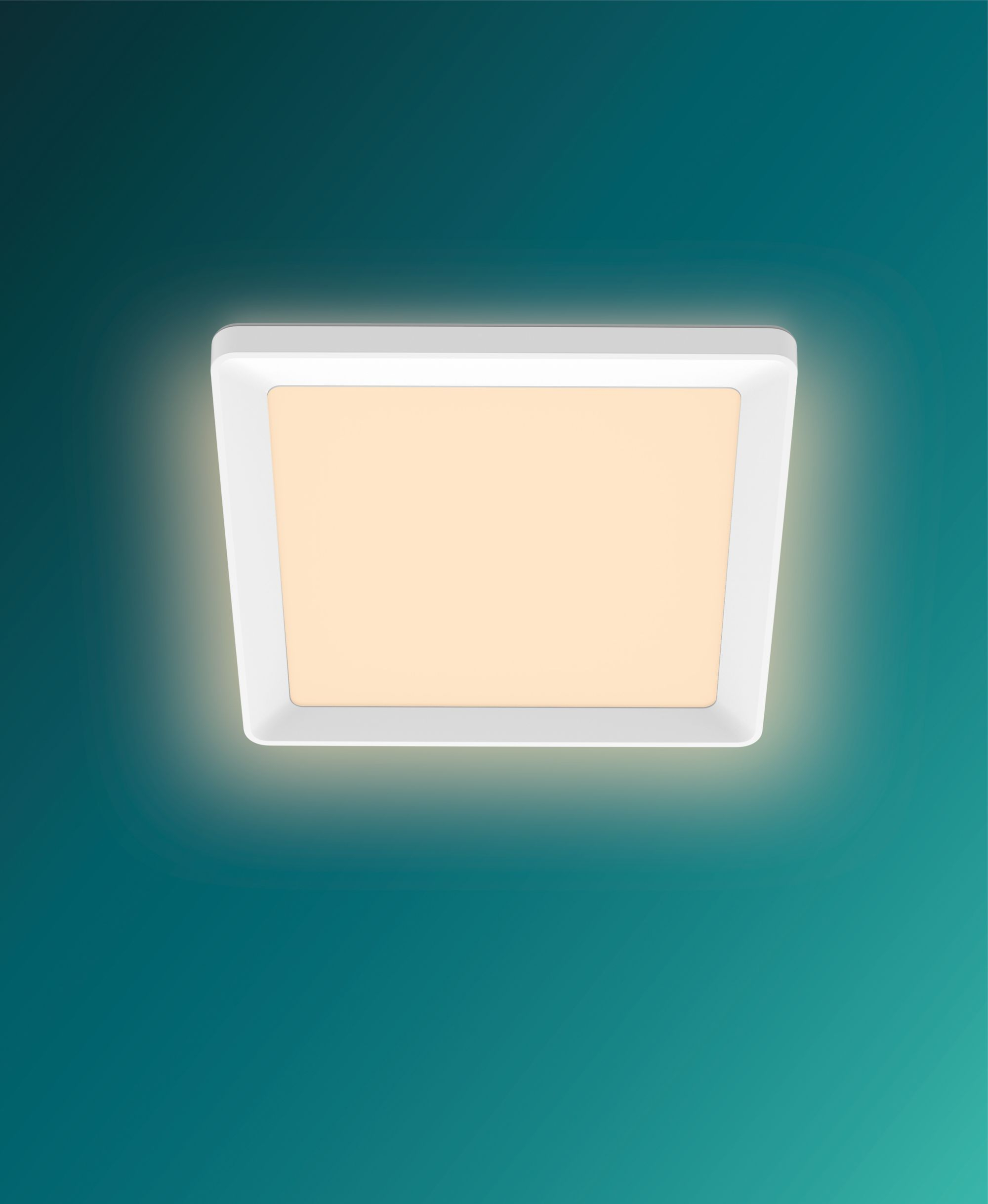 Una plafoniera quadrata con cornice bianca e luce calda e gialla.