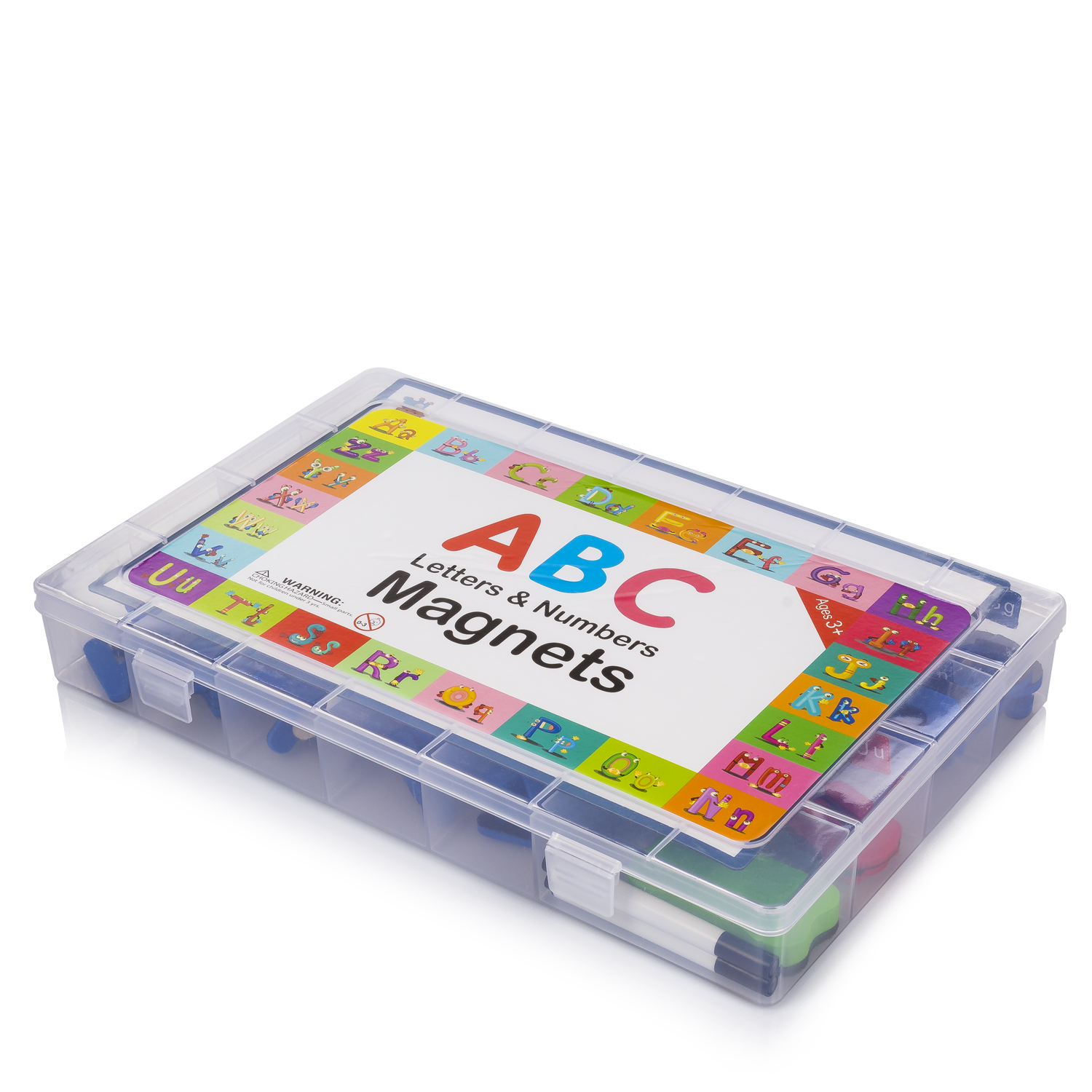Una caja transparente con imanes y letras del ABC. La caja tiene una etiqueta que dice ABC Letters & Numbers Magnets.