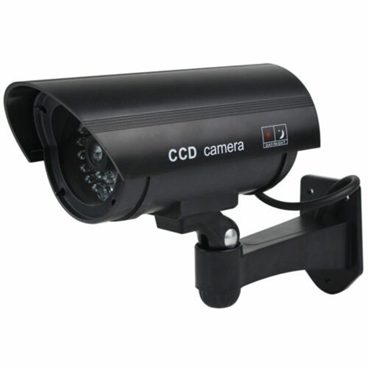 Schwarze Überwachungskamera mit CCD-Kameratext auf einer schwarzen Halterung. Weißer Hintergrund.