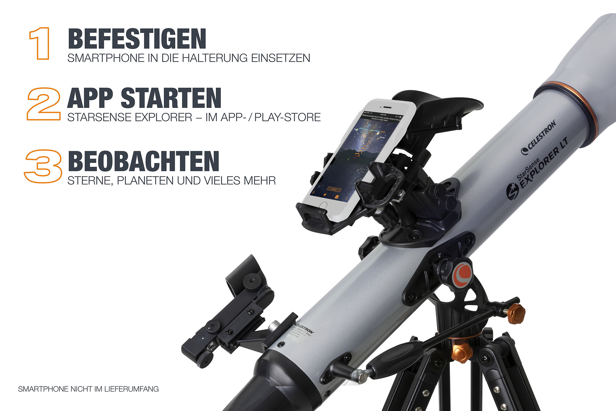 Ein Teleskop mit einem Smartphone daran befestigt. Anweisungen stehen an der Seite. Es ist auf weißem Hintergrund.