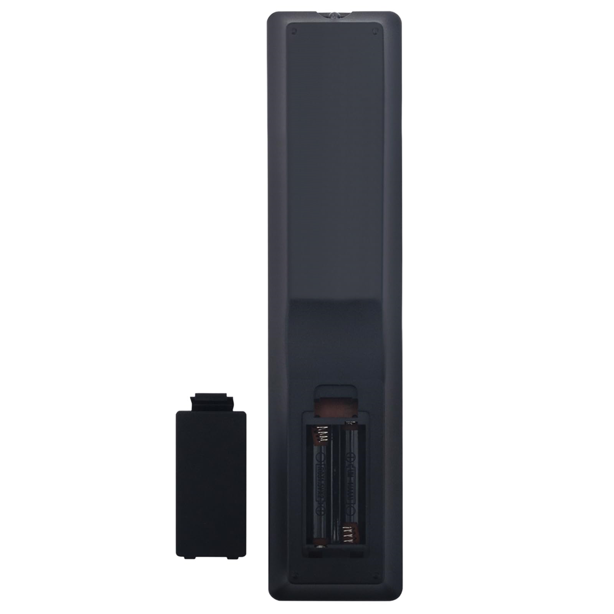 Eine schwarze Fernbedienung mit geöffnetem Batteriefach, das zwei AA-Batterien zeigt.