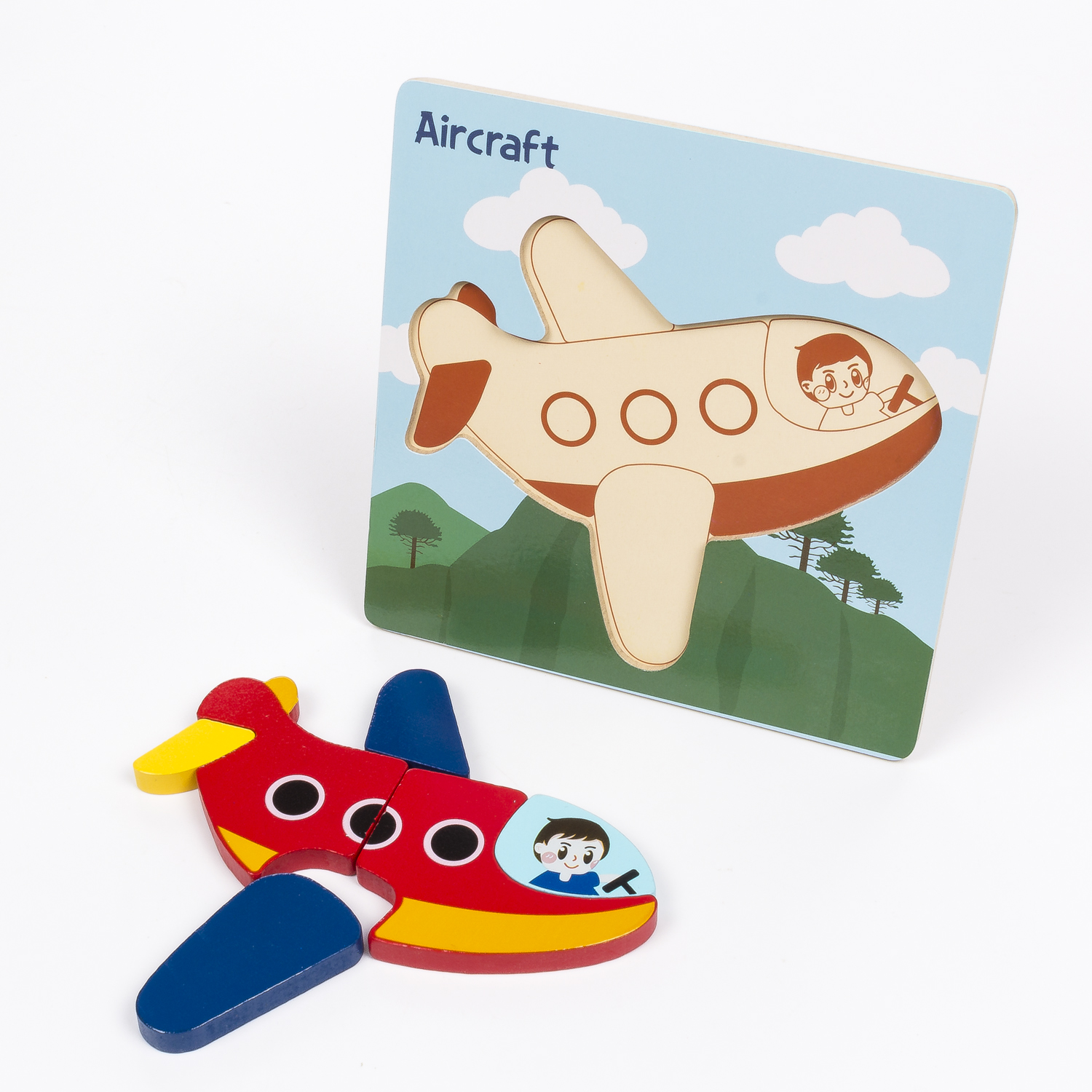 Holzflugzeug-Puzzle mit montiertem roten und blauen Flugzeug und teilweise montiertem Hintergrund.