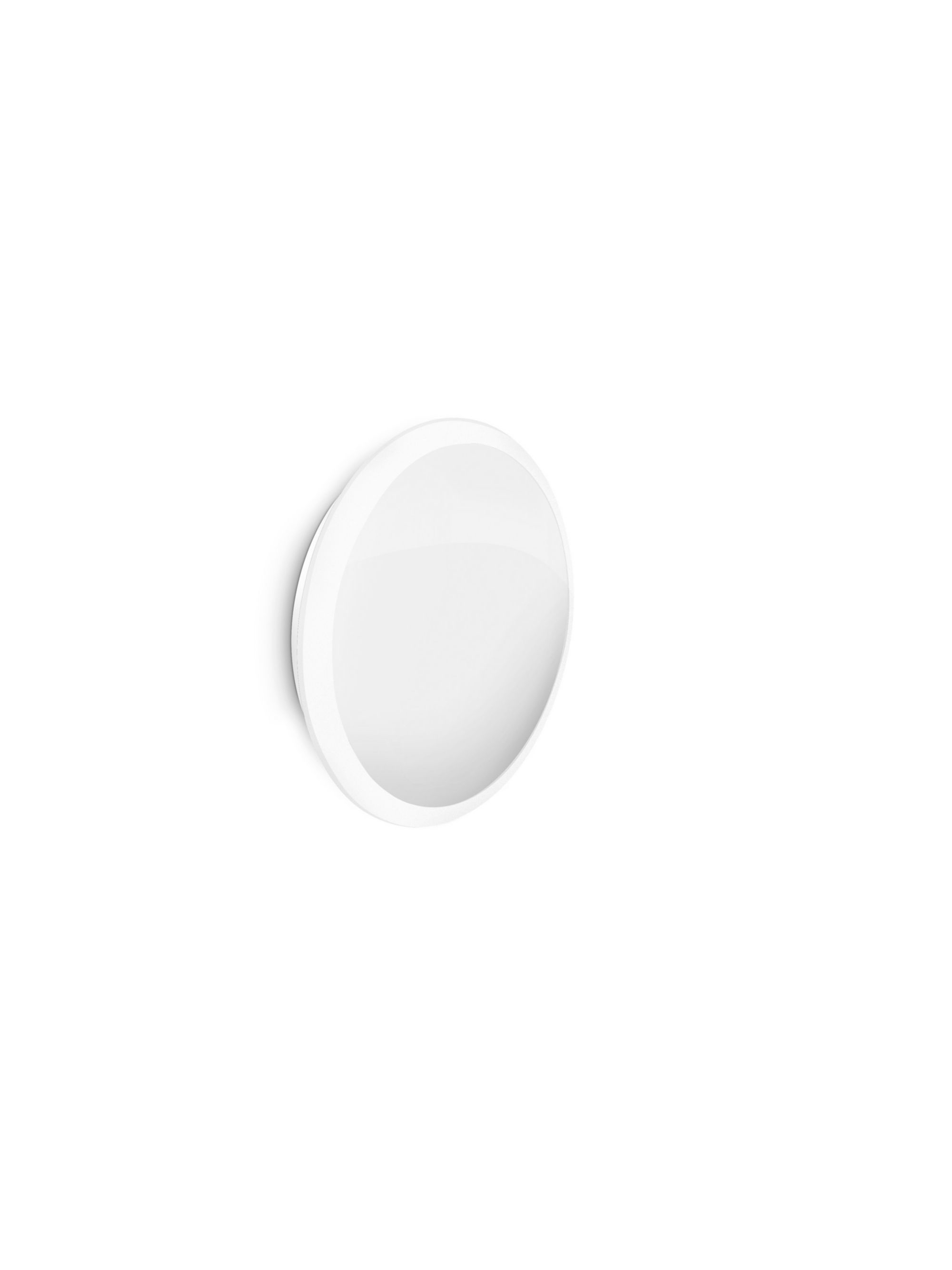 Lampada da parete ovale bianca montata su una parete bianca.