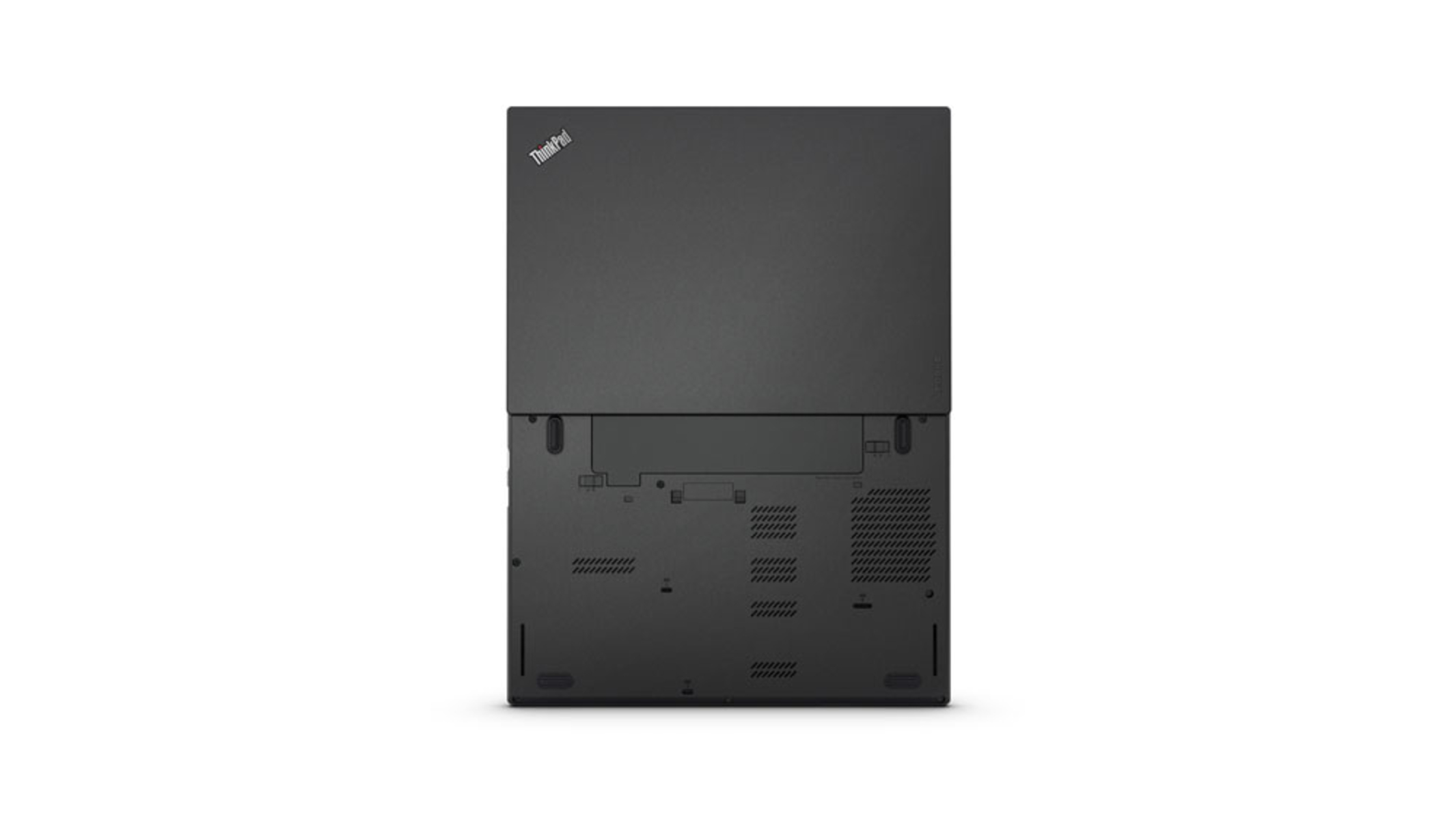 Unterseite eines schwarzen ThinkPad-Laptops. Zeigt Lüfter, Anschlüsse und Akkubereich.