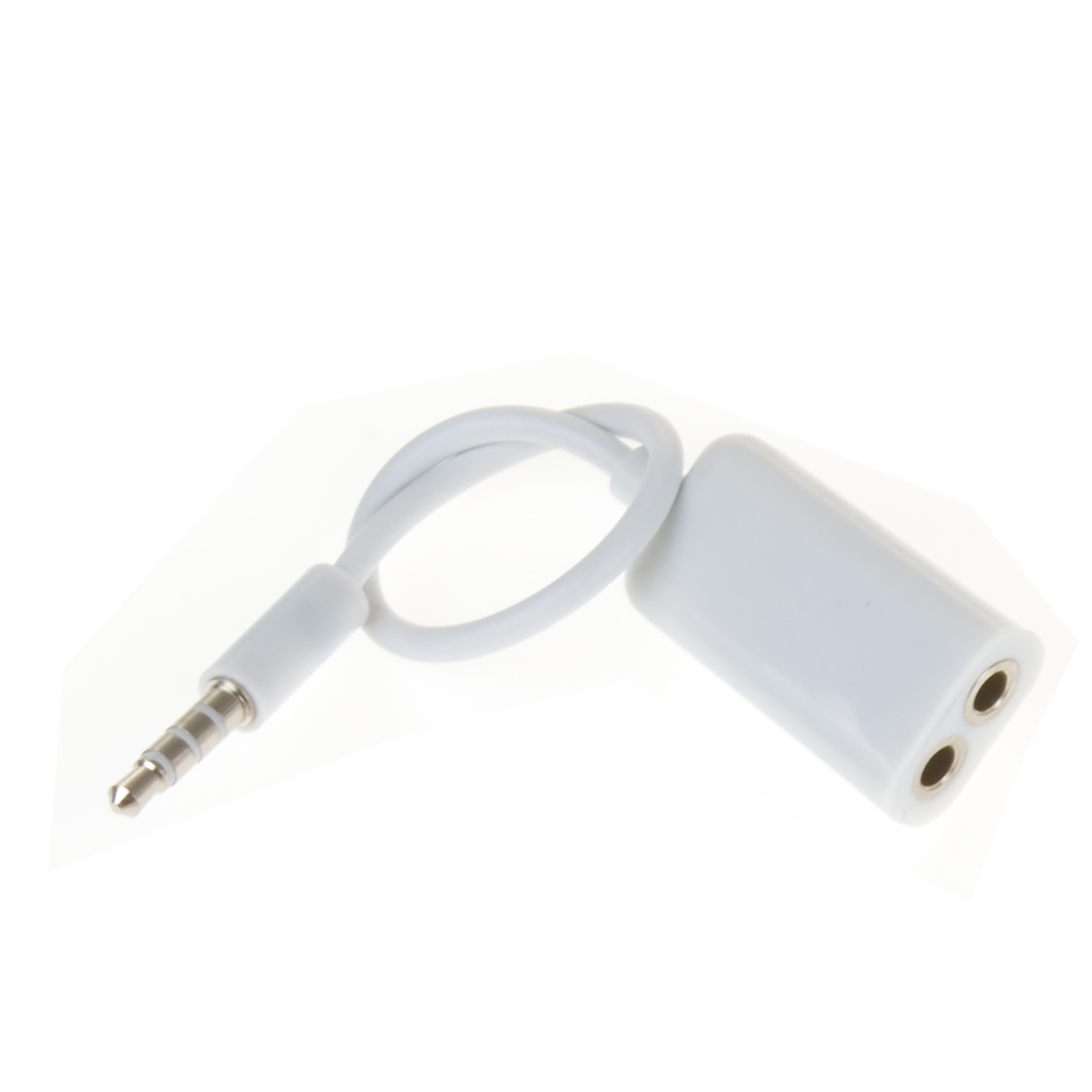 Cavo splitter audio bianco. Ha un connettore maschio e due connettori femmina. Sfondo bianco.