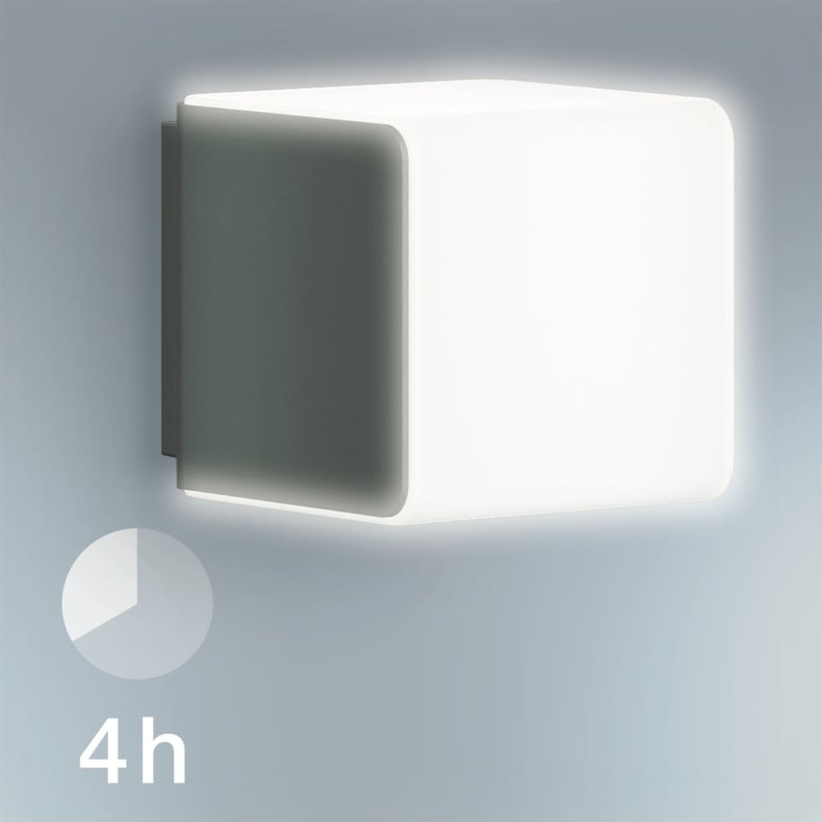 Weiße quadratische Leuchte an grauer Wand, mit 4h-Timer-Symbol.