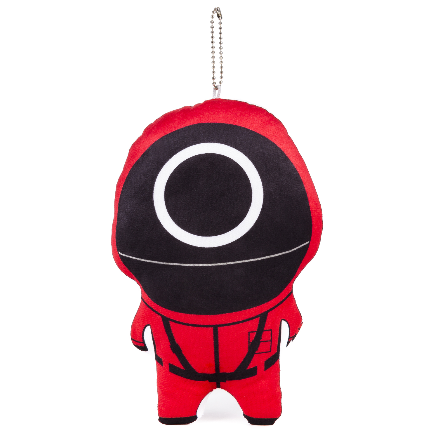 Un peluche rosso della guardia di Squid Game con maschera nera e cerchio bianco è appeso.