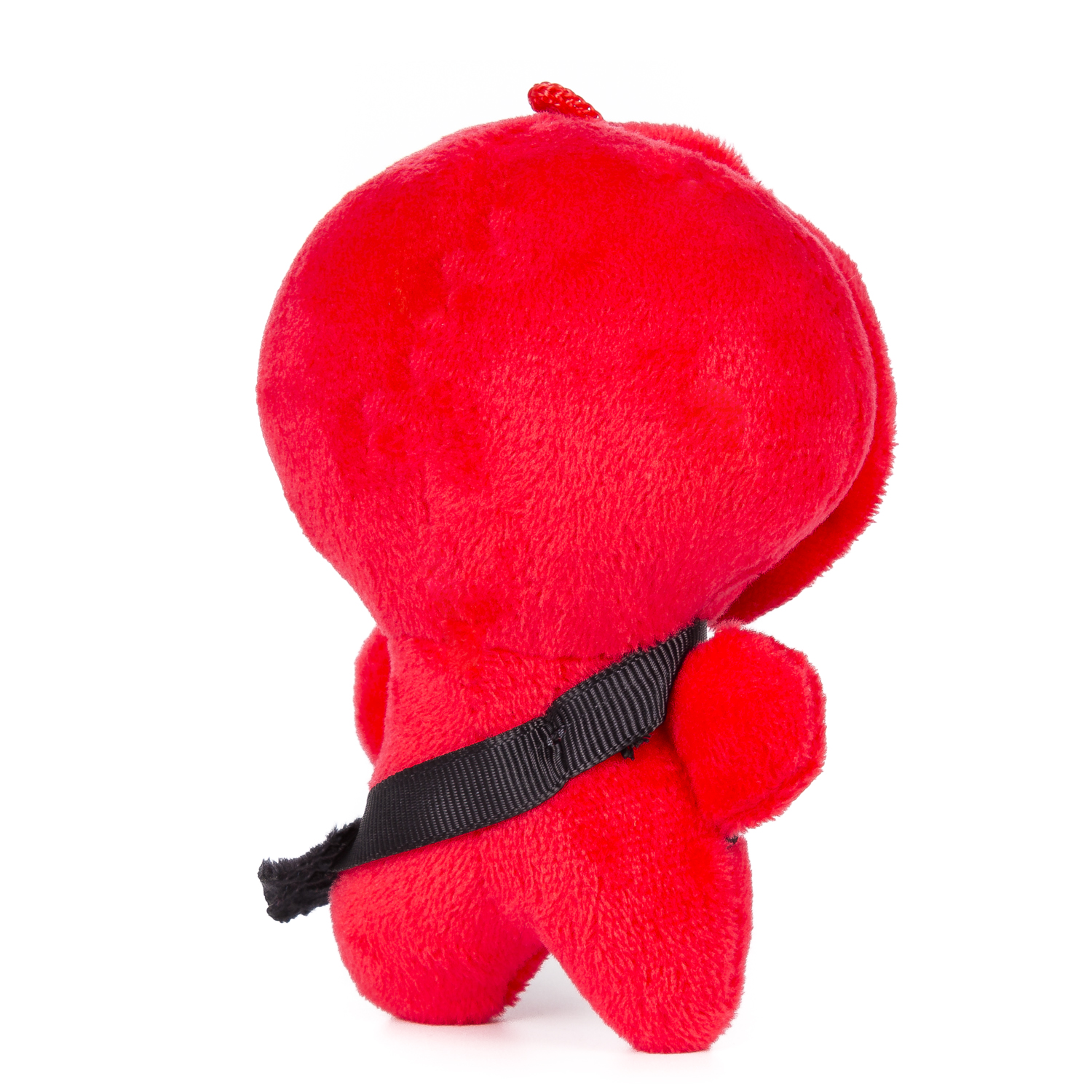 Peluche rosso a forma di persona. Cintura nera intorno alla vita. Sfondo bianco.