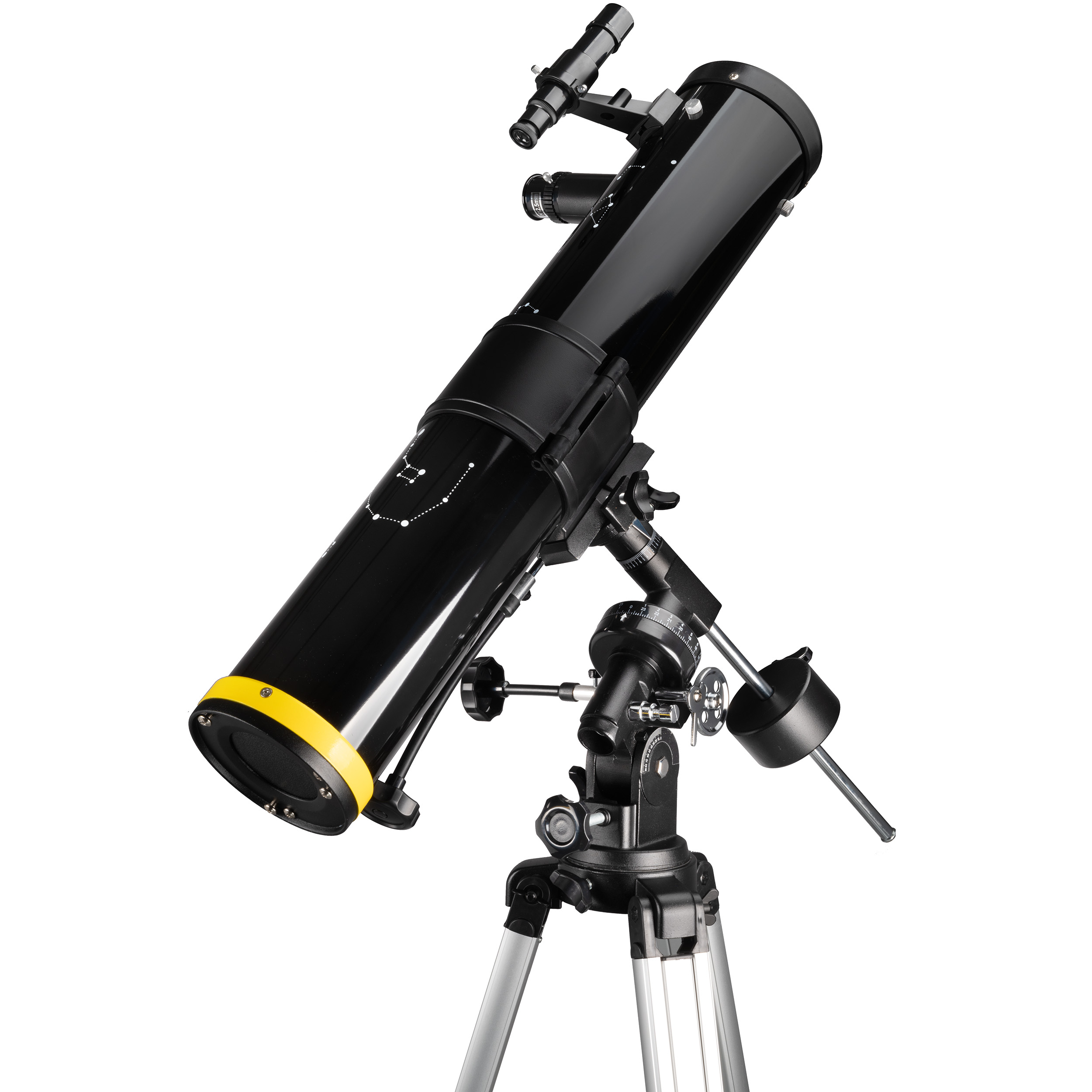 Telescopio negro sobre trípode, vista en ángulo, aislado sobre fondo blanco.