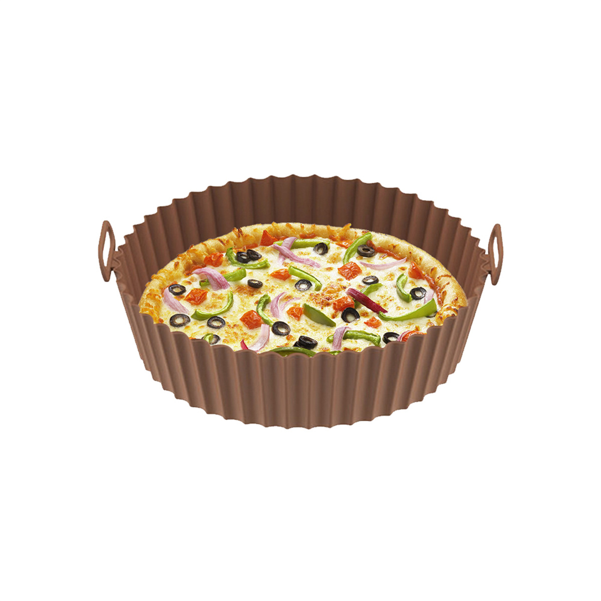 Eine gebackene Pizza in einer braunen Silikonform mit Griffen auf weißem Hintergrund.
