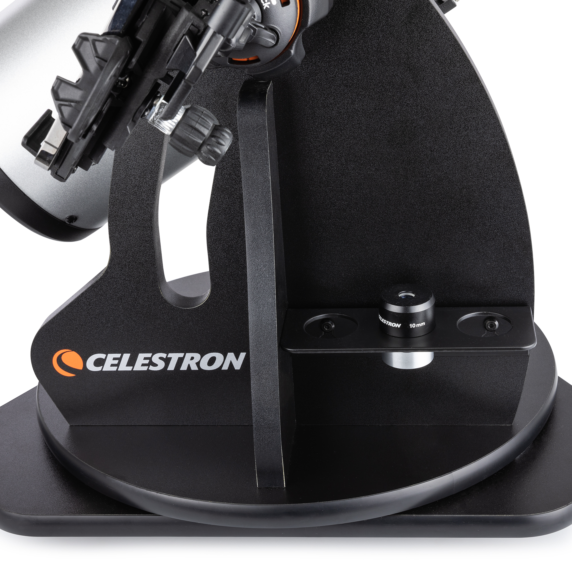 Celestron-Teleskop auf schwarzer Basis, mit Okular und anderen sichtbaren Komponenten.