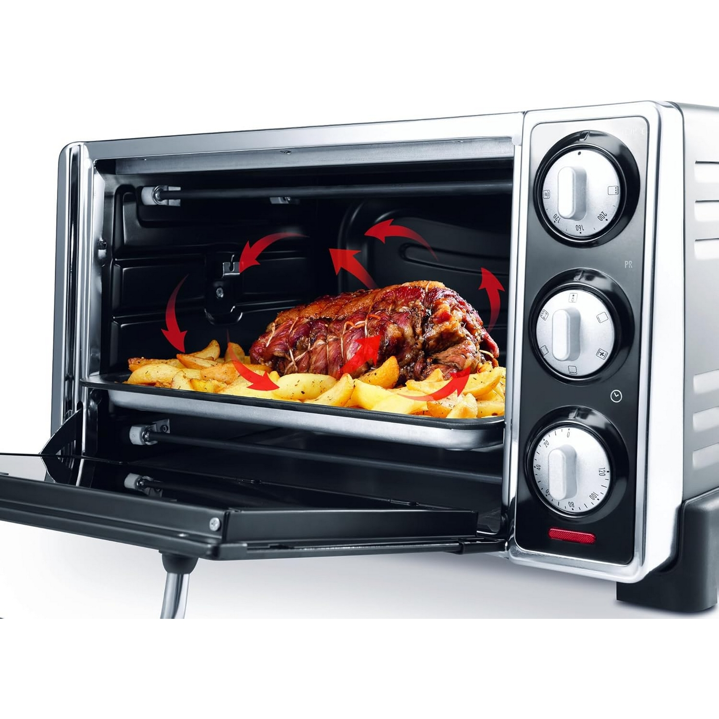 Un horno con carne asada y patatas dentro. La puerta del horno está abierta y la comida está lista.