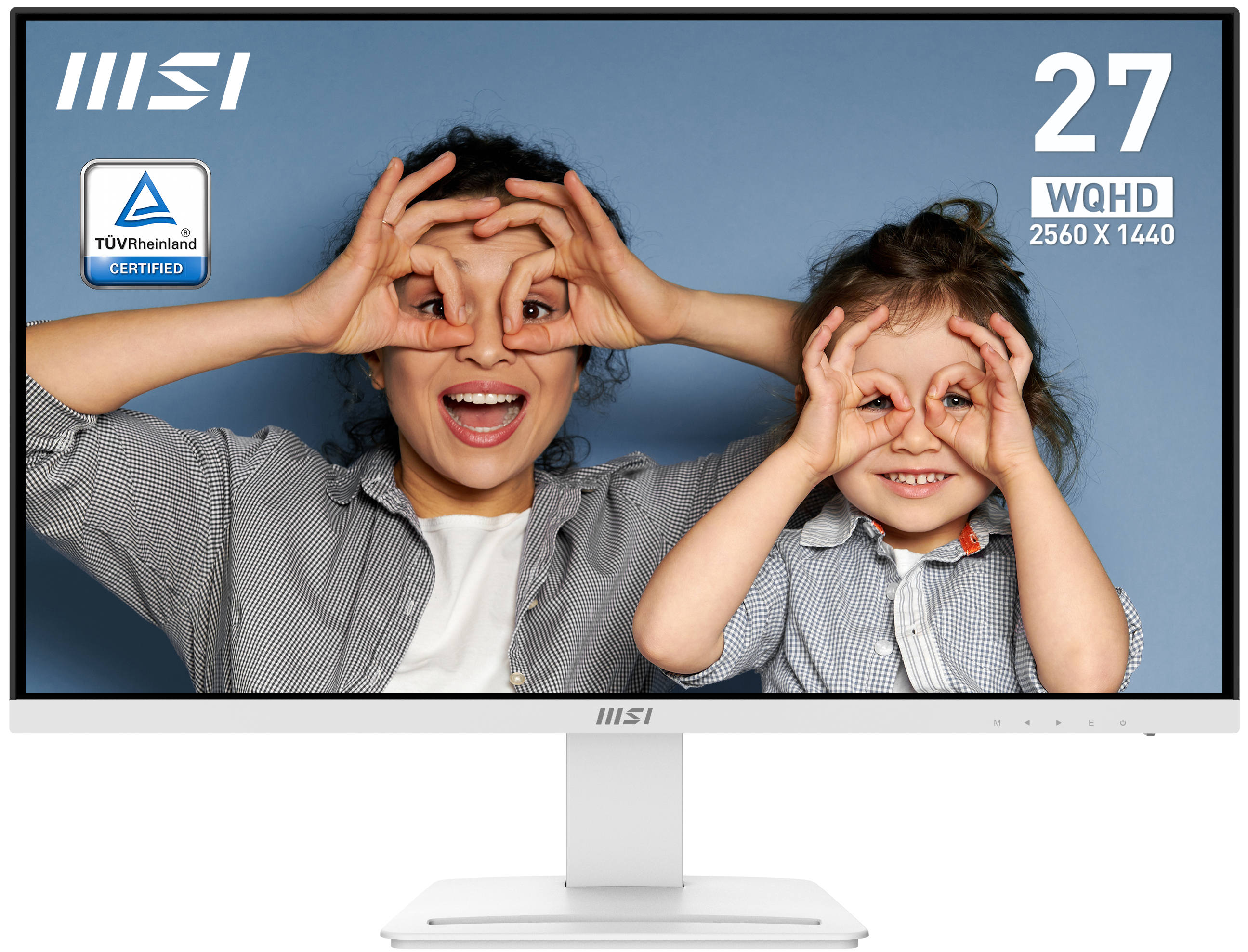 Una mujer y un niño haciendo gestos con los ojos frente a un monitor MSI, mostrando texto y logo.