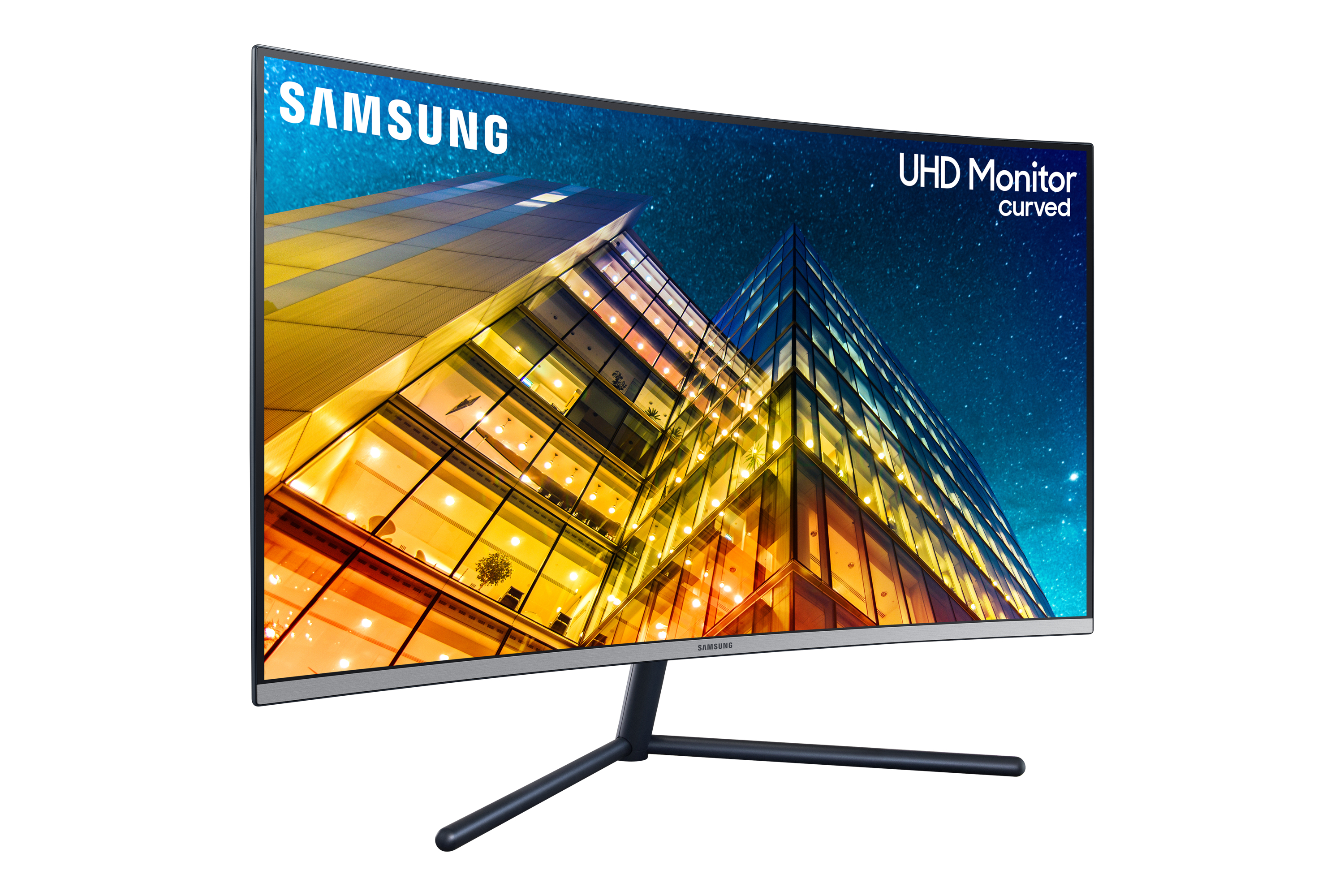 Un monitor UHD curvo Samsung mostra l'interno di un edificio moderno, con la scritta "UHD Monitor curved".