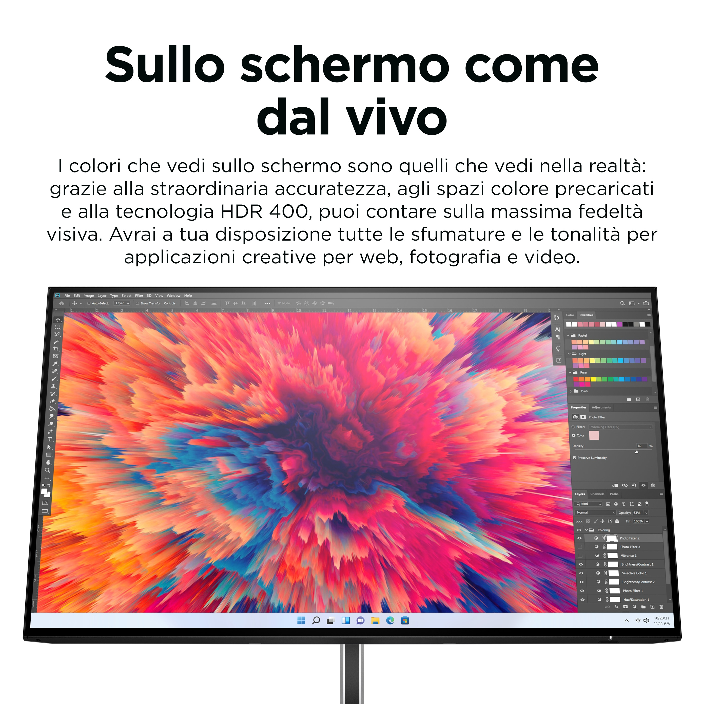 Lo schermo del monitor mostra una grafica di esplosione colorata su un supporto nero.