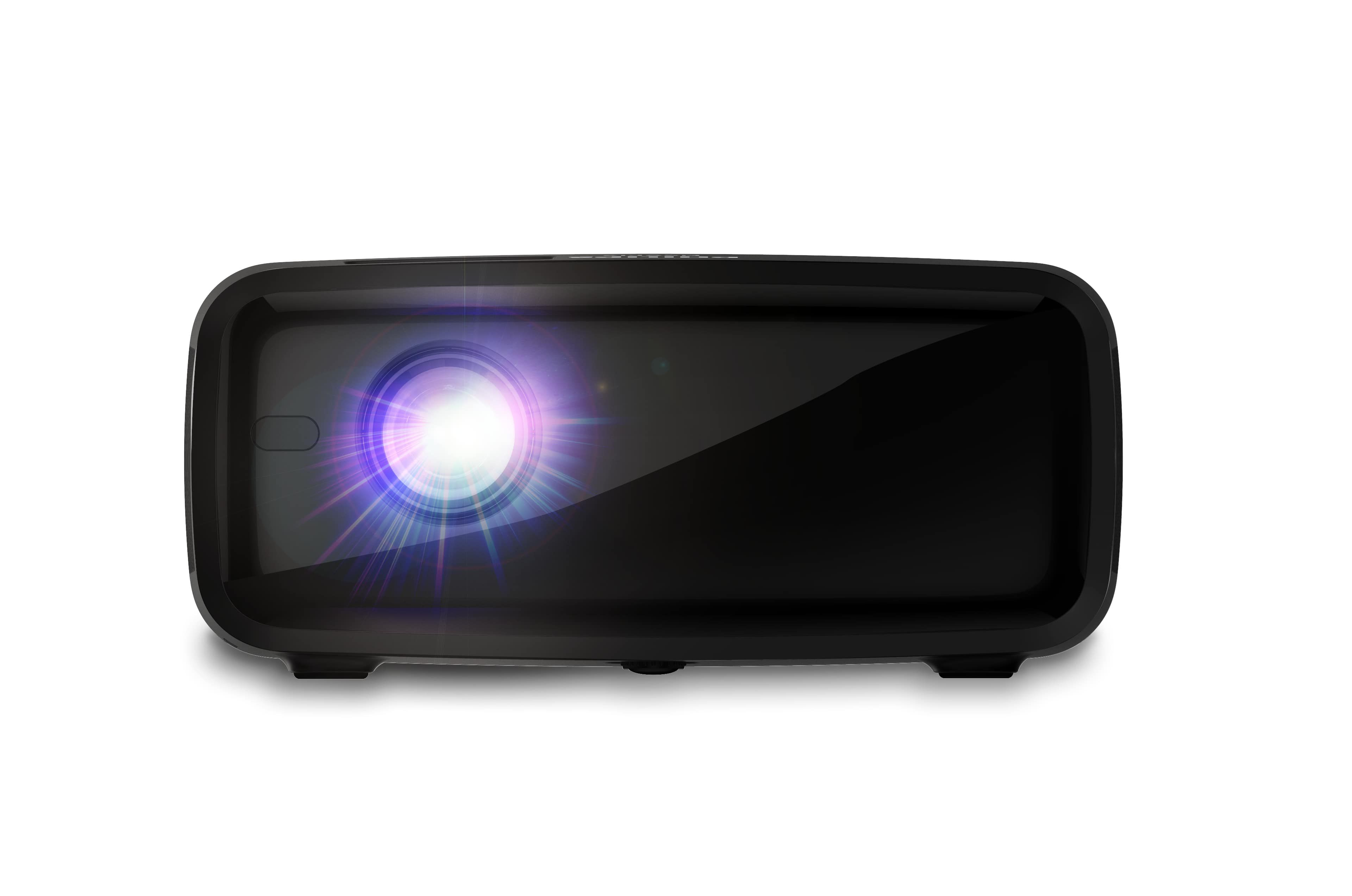 Czarny projektor z błyszczącym światłem emitowanym z obiektywu, na białym tle.