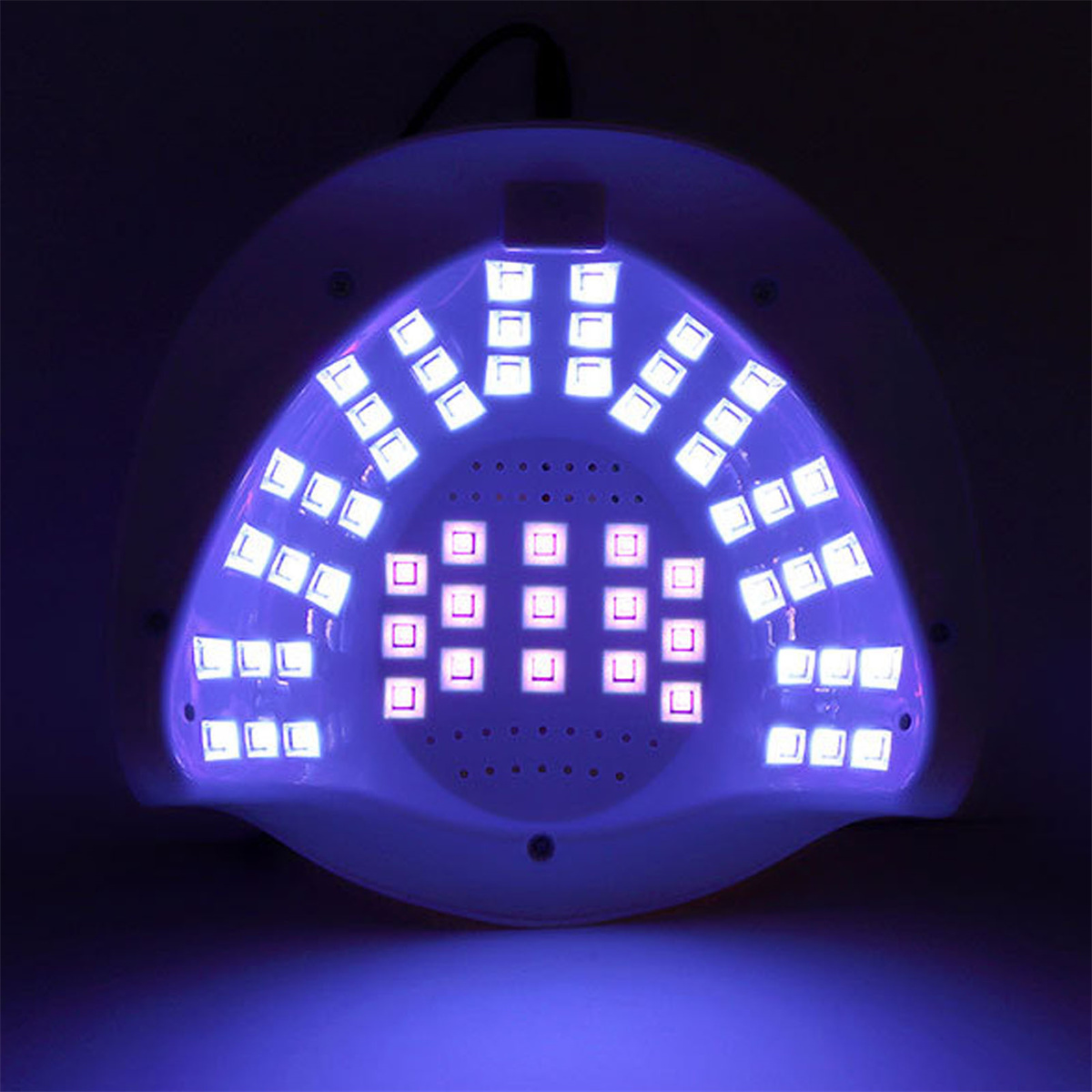 UV-Nagellampe mit vielen violetten Lichtern, weiß, dunkler Hintergrund, Draufsicht.