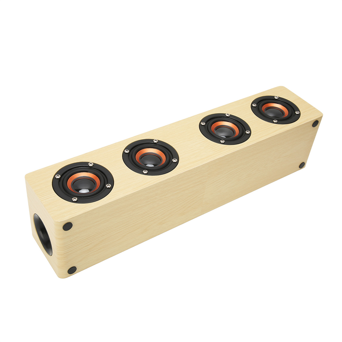 Holzlautsprecher mit 4 orangefarbenen Lautsprechern. Weißer Hintergrund.