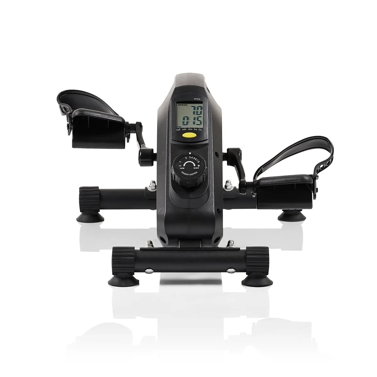 Schwarzes Mini-Heimtrainer mit Digitalanzeige, Pedalen und Einstellknopf. Weißer Hintergrund mit Reflexion.
