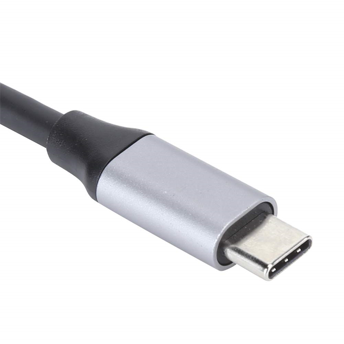 USB-C-Kabelstecker. Silber und schwarz, abgewinkelt für Klarheit.